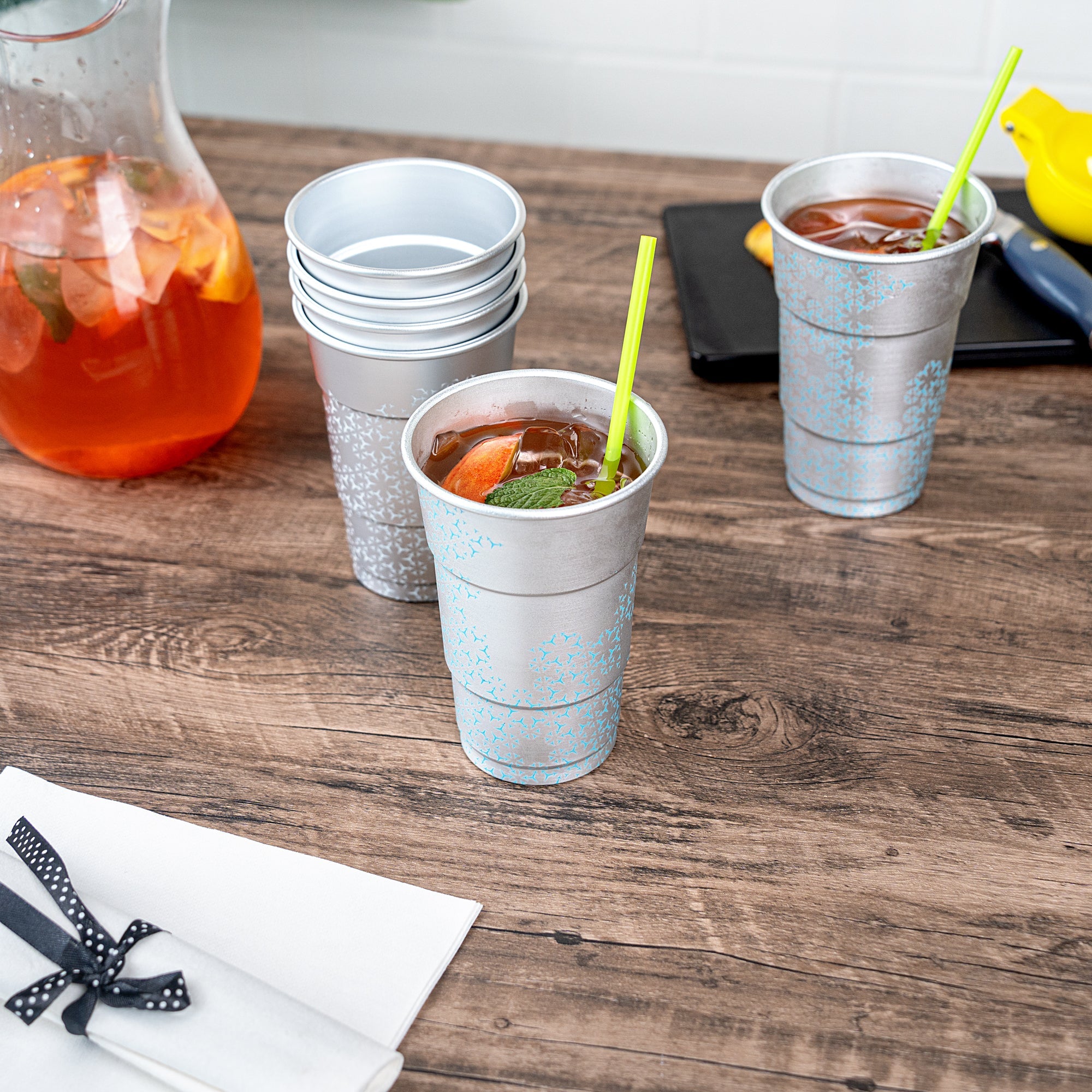 Saving Nature 20 oz Aluminum Color Changing Drinking Cup - 3 1/2'' x 3 1/2'' x 5 1/2'' - 48 count box