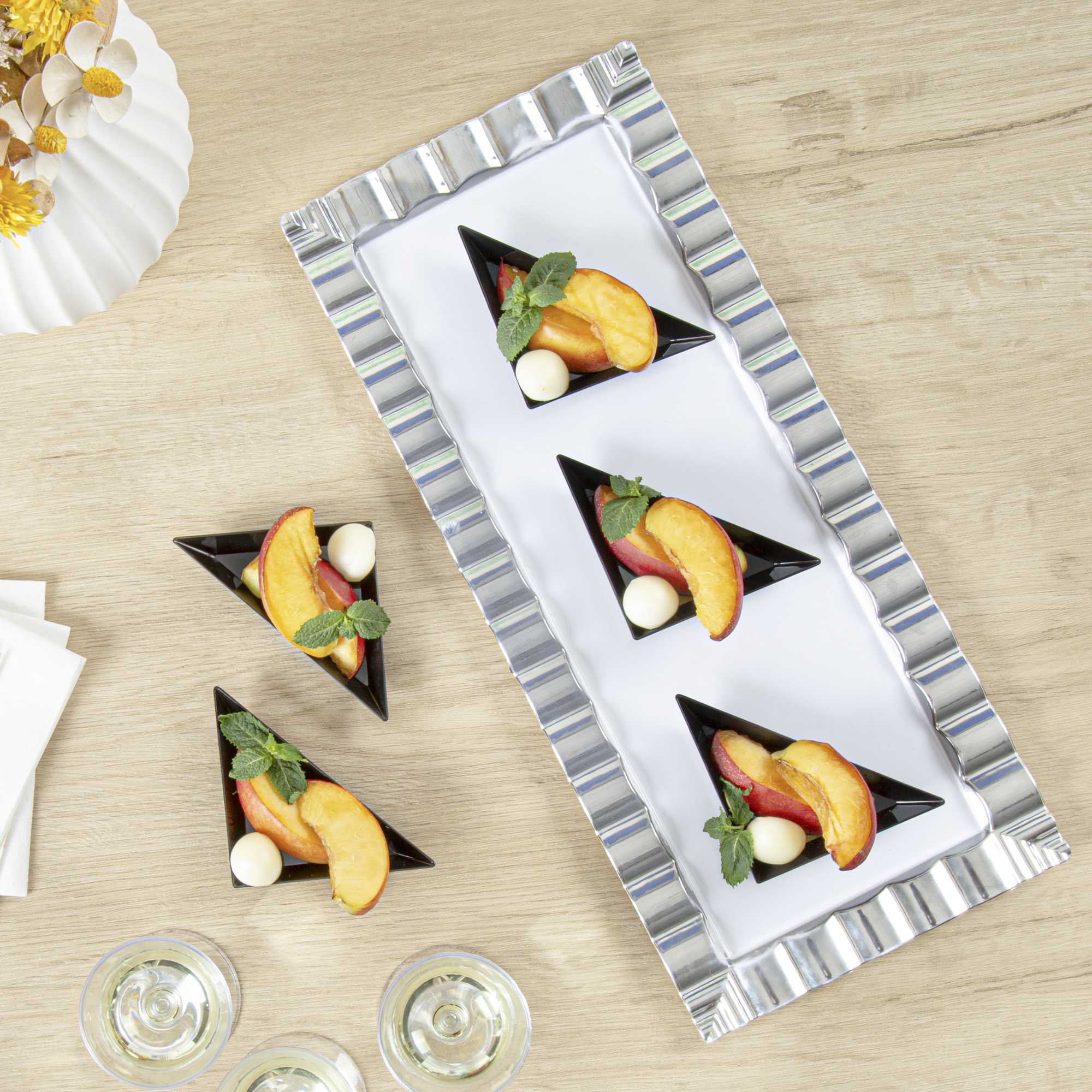 Mini Serve Black Plastic Mini Triangolo Appetizer Plate - 4" x 2" - 100 count box