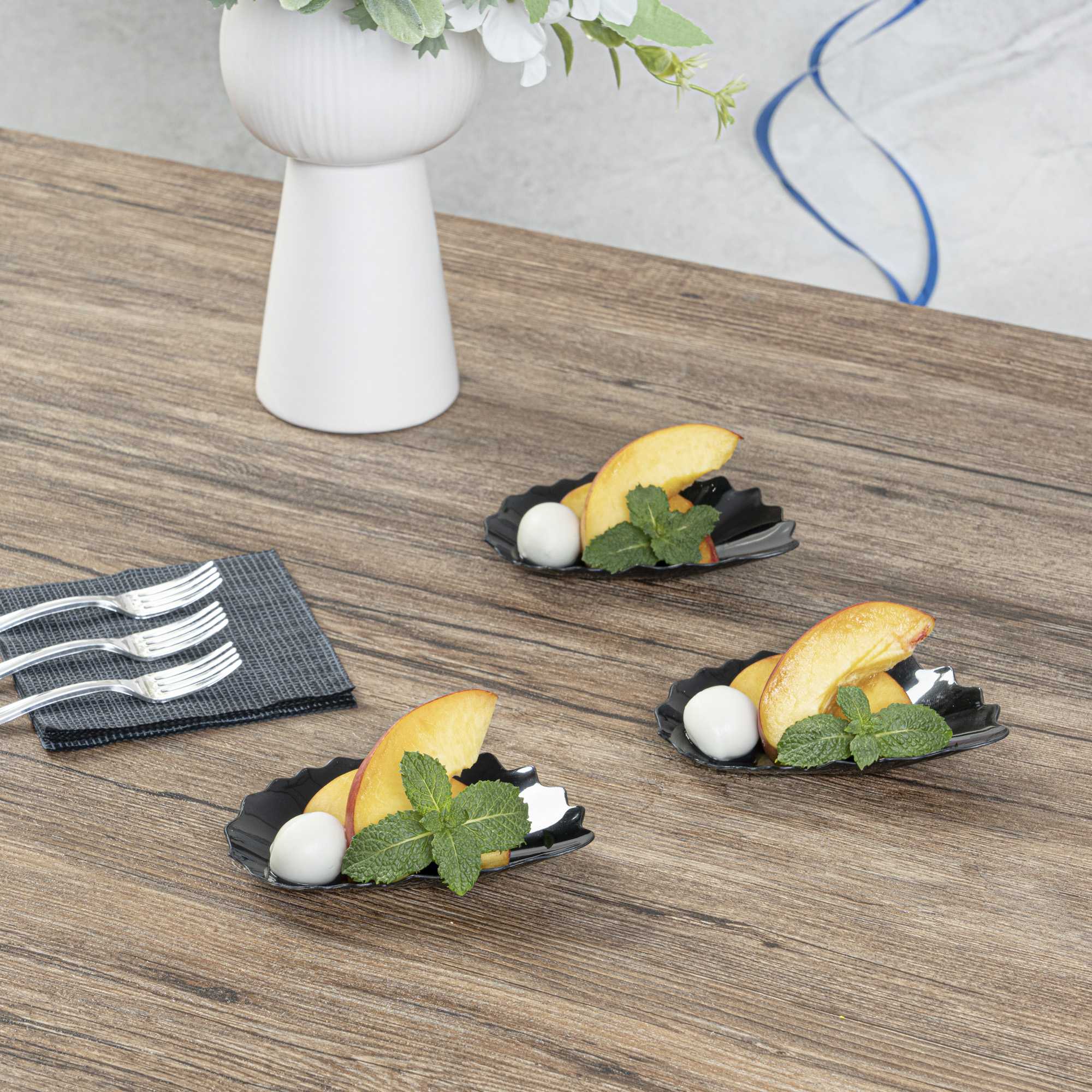 Mini Serve Black Plastic Mini Coquille Plate - 3 1/4" x 3 1/4" x 1/2" - 100 count box