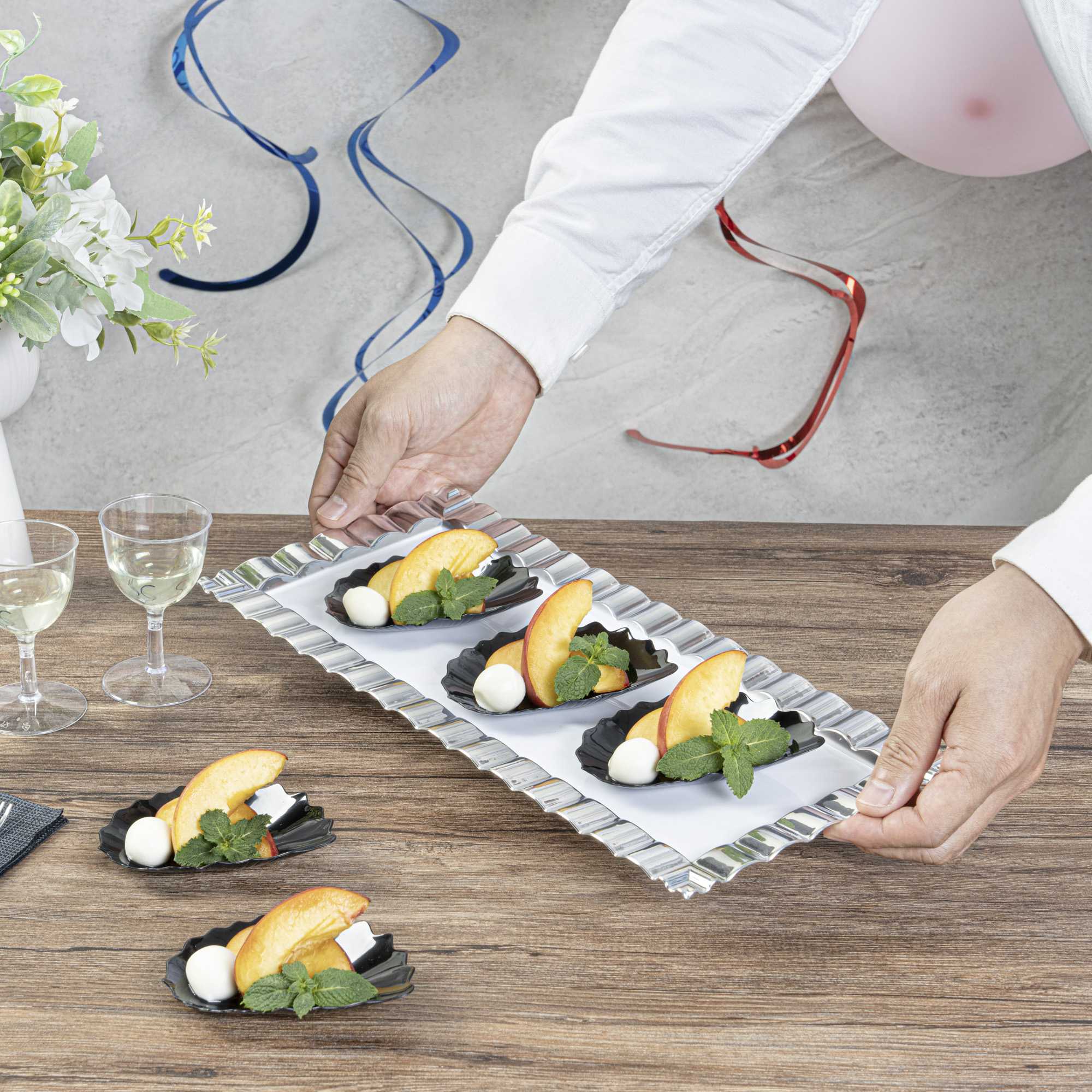 Mini Serve Black Plastic Mini Coquille Plate - 3 1/4" x 3 1/4" x 1/2" - 100 count box