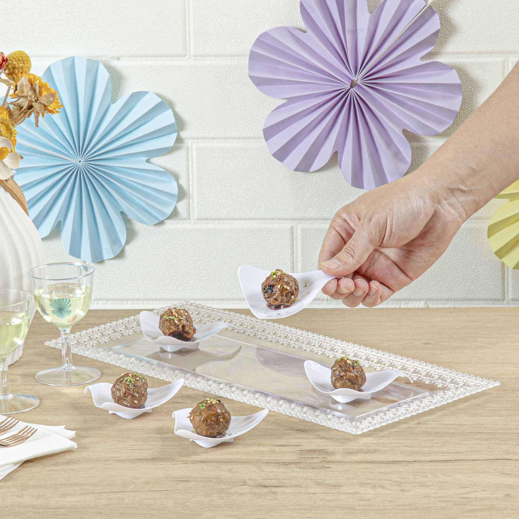 Mini Serve Triangle White Plastic Shooting Star Appetizer Plate - 3" x 3" - 100 count box