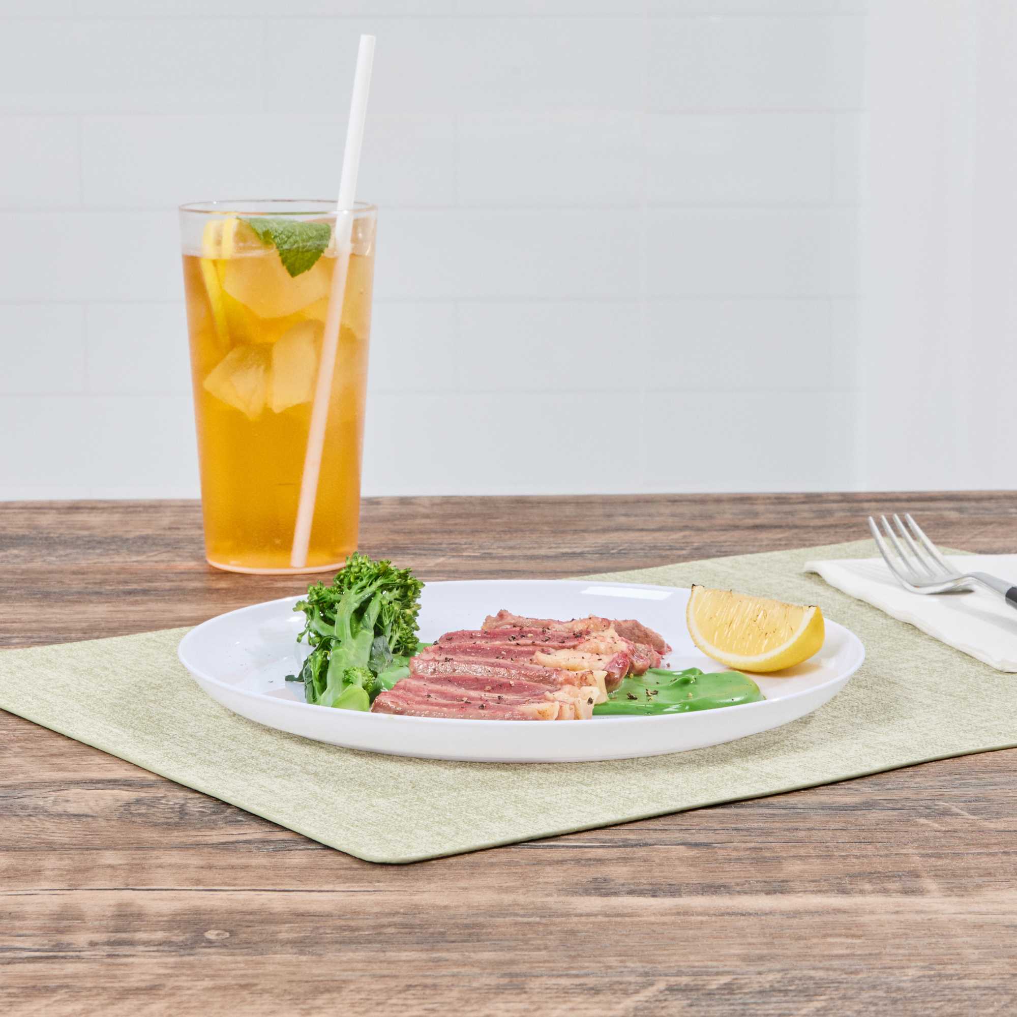Maxi Serve Round White Plastic Elegant Plate - 9" x 9" x 1/2" - 100 count box