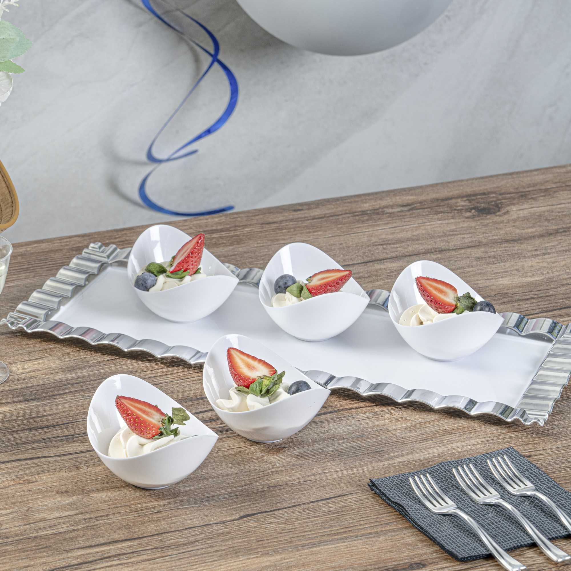 Mini Serve 2 oz Oval White Plastic Alato Tasting Dish - 3 1/2" x 2 3/4" x 1 3/4" - 100 count box