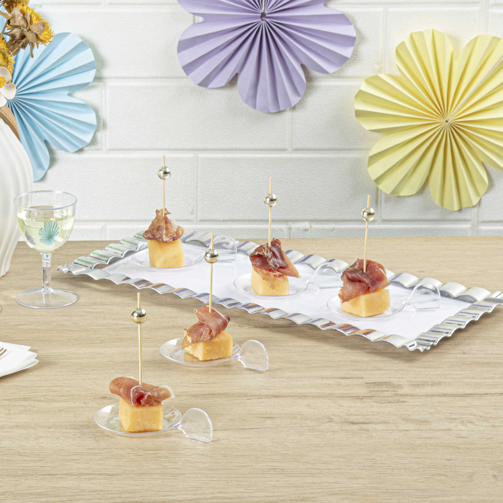 Mini Serve Fish Clear Plastic Tasting Plate - 3 3/4" x 2 1/2" x 1" - 100 count box