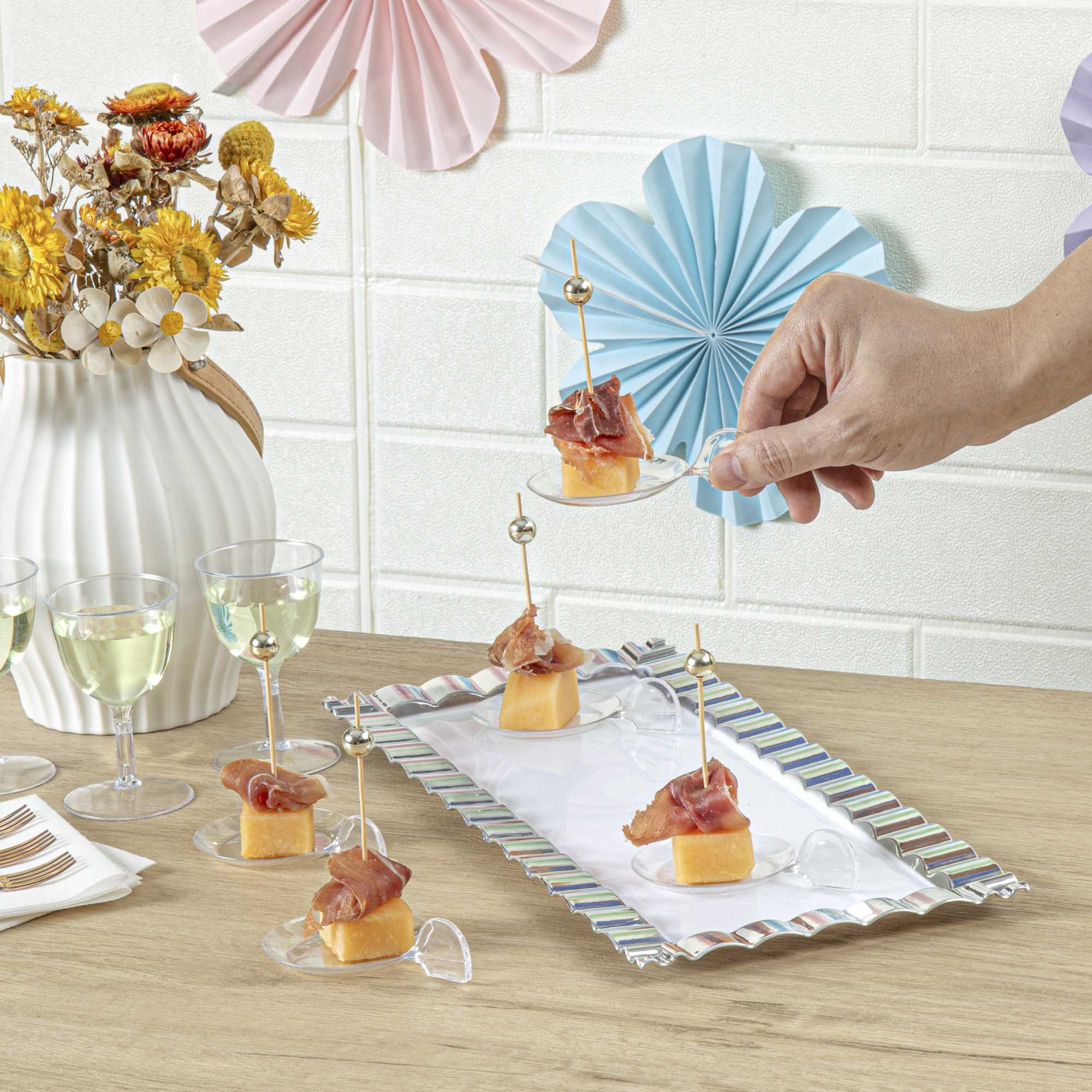 Mini Serve Fish Clear Plastic Tasting Plate - 3 3/4" x 2 1/2" x 1" - 100 count box