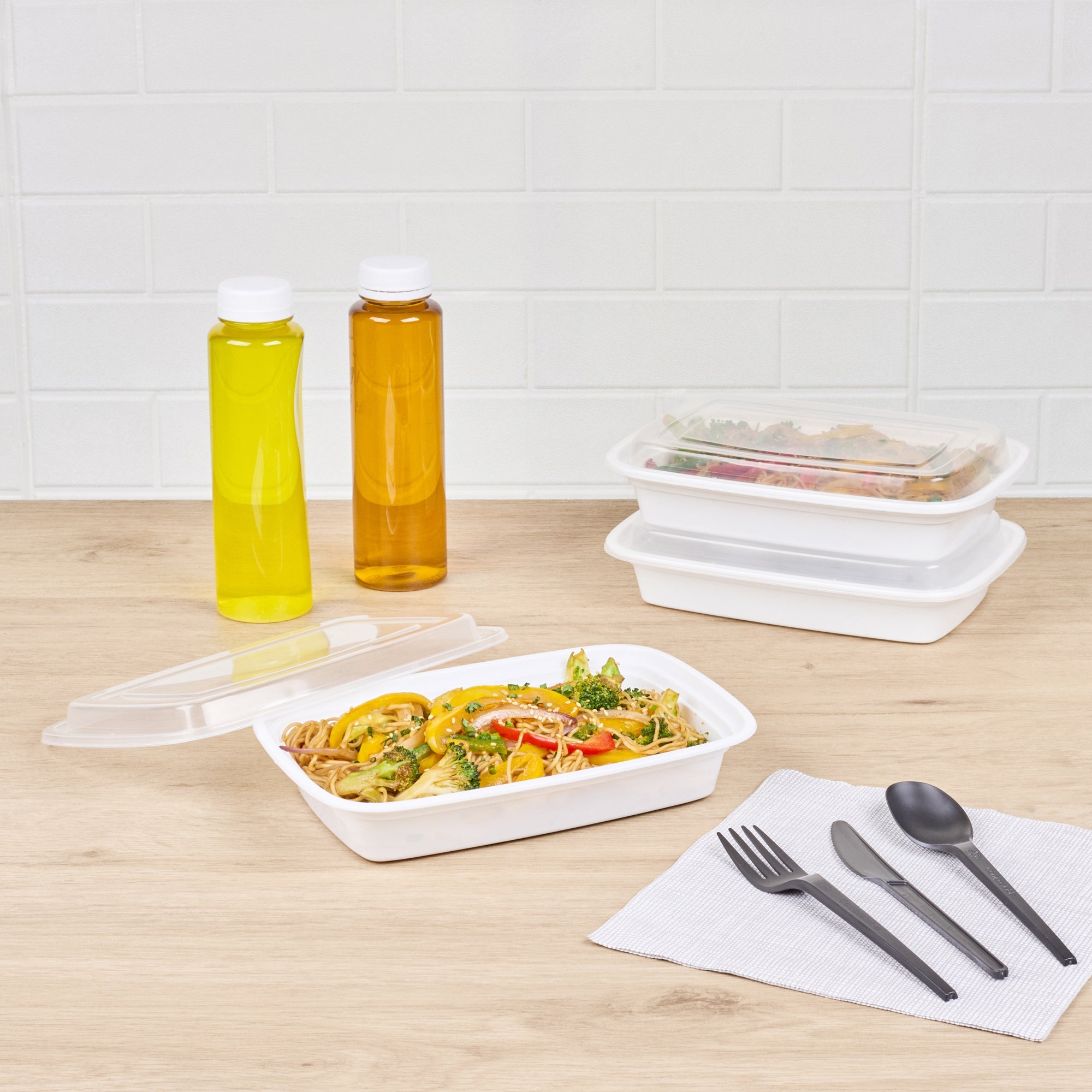Asporto 28 oz Rectangle White Plastic To Go Box - with Clear Lid, Microwavable - 8 3/4" x 6" x 1 1/2" - 100 count box