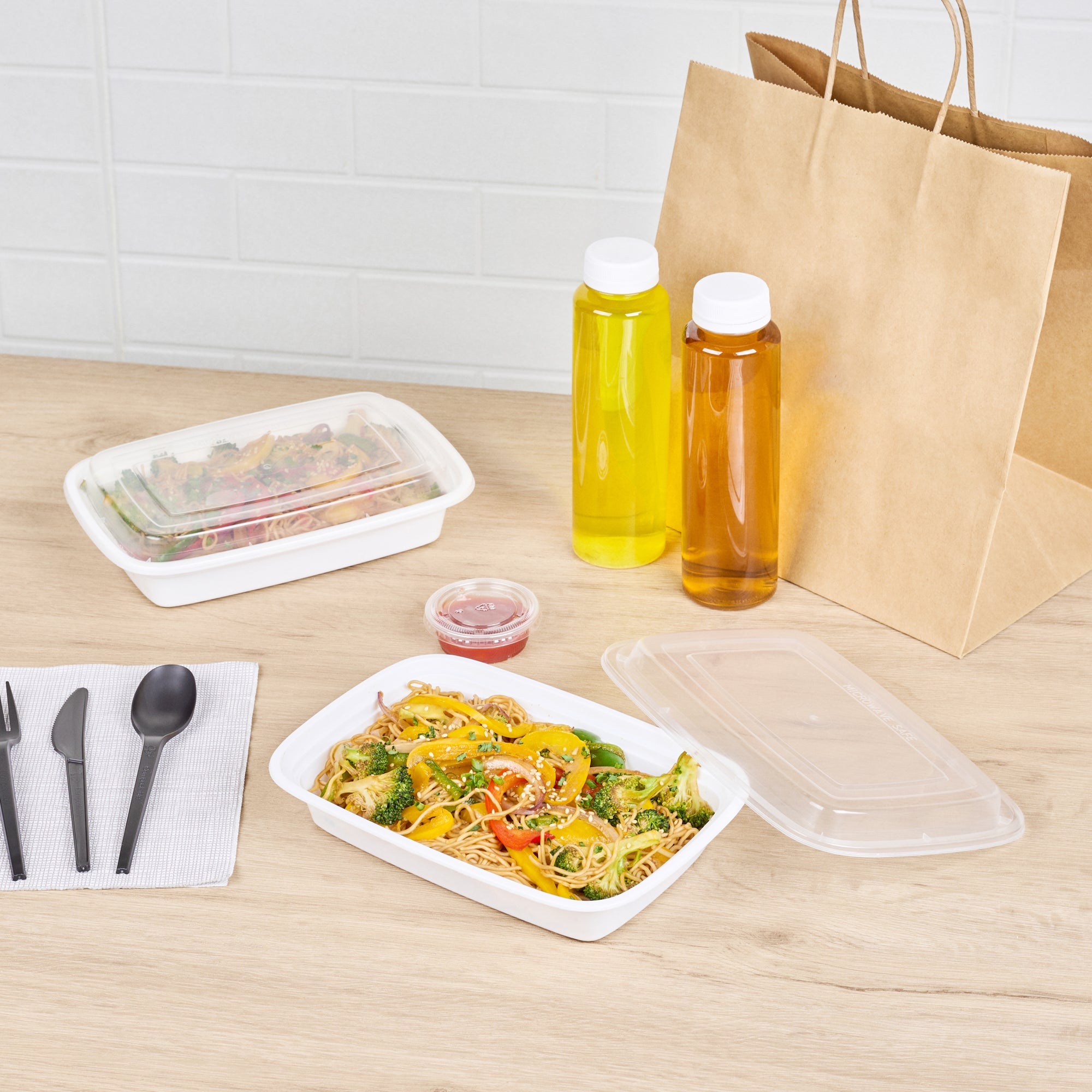 Asporto 28 oz Rectangle White Plastic To Go Box - with Clear Lid, Microwavable - 8 3/4" x 6" x 1 1/2" - 100 count box