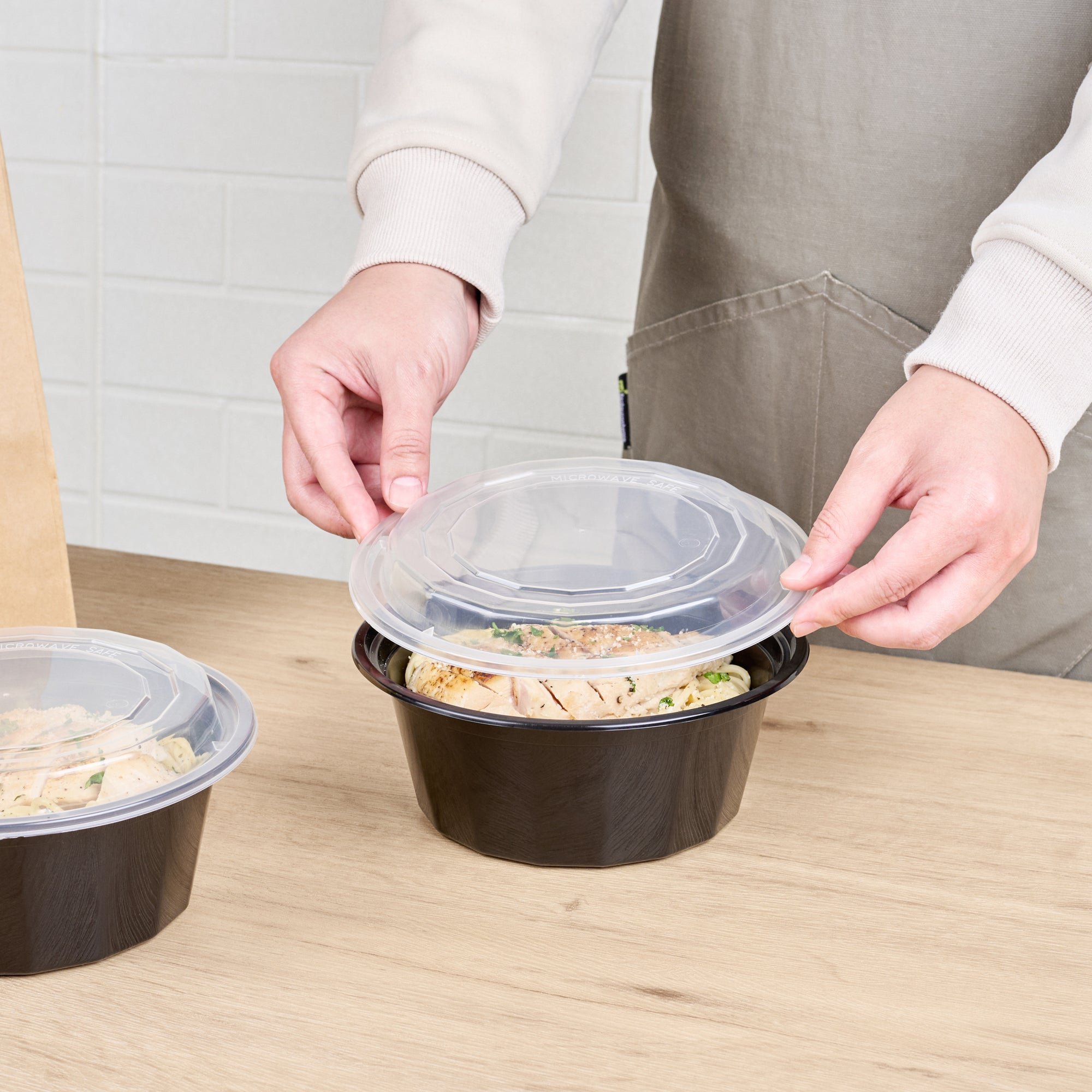 Asporto 32 oz Round Black Plastic To Go Box - with Clear Lid, Microwavable - 7 1/4" x 7 1/4" x 3" - 50 count box