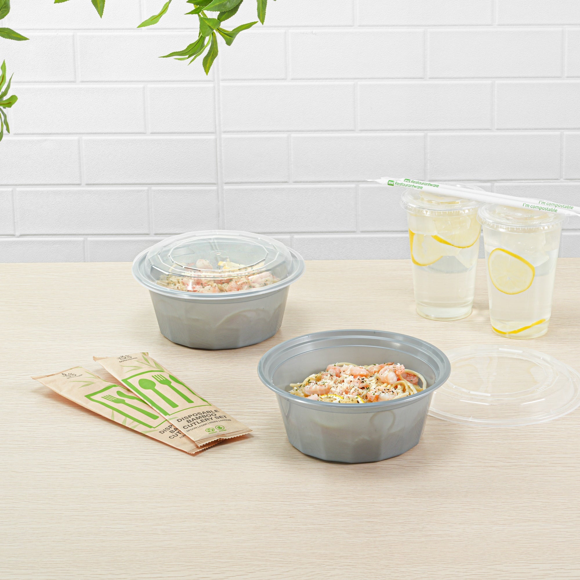 Asporto 32 oz Round Silver Plastic To Go Box - with Clear Lid, Microwavable - 7 1/4" x 7 1/4" x 3" - 100 count box