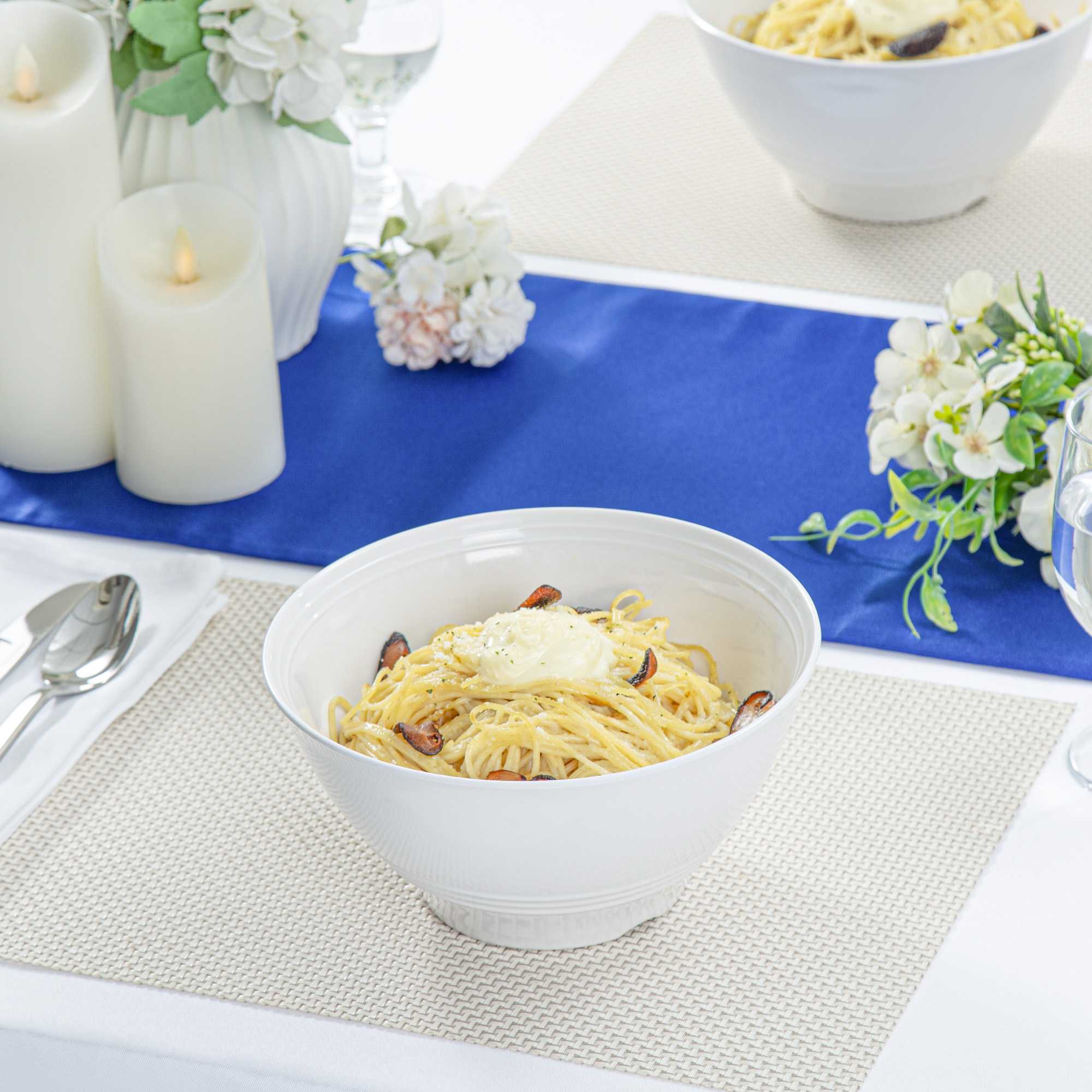 Voga 74 oz Round White Melamine Large Bowl - Incline - 8 1/2" x 8 1/2" x 4 1/4" - 10 count box