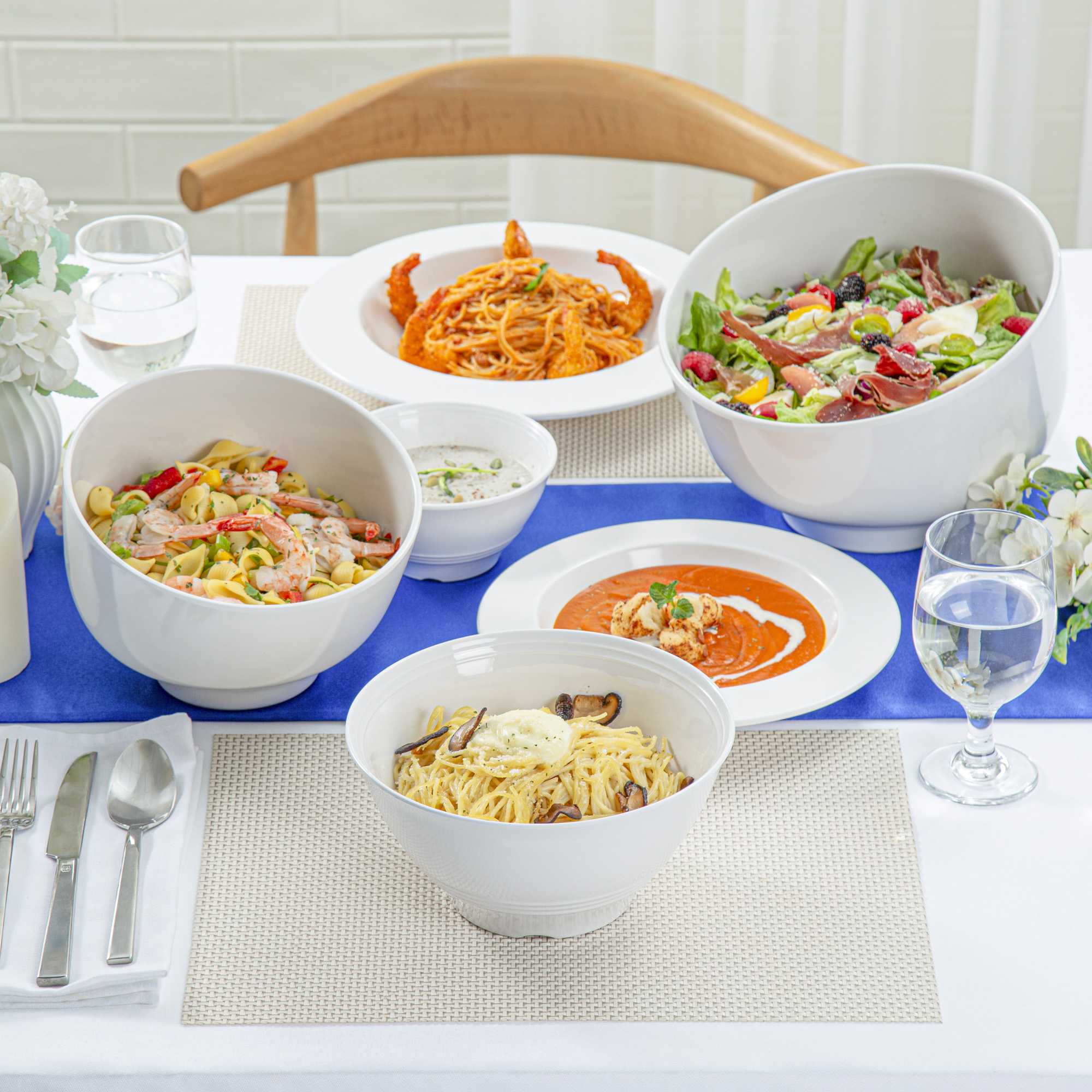 Voga 74 oz Round White Melamine Large Bowl - Incline - 8 1/2" x 8 1/2" x 4 1/4" - 10 count box