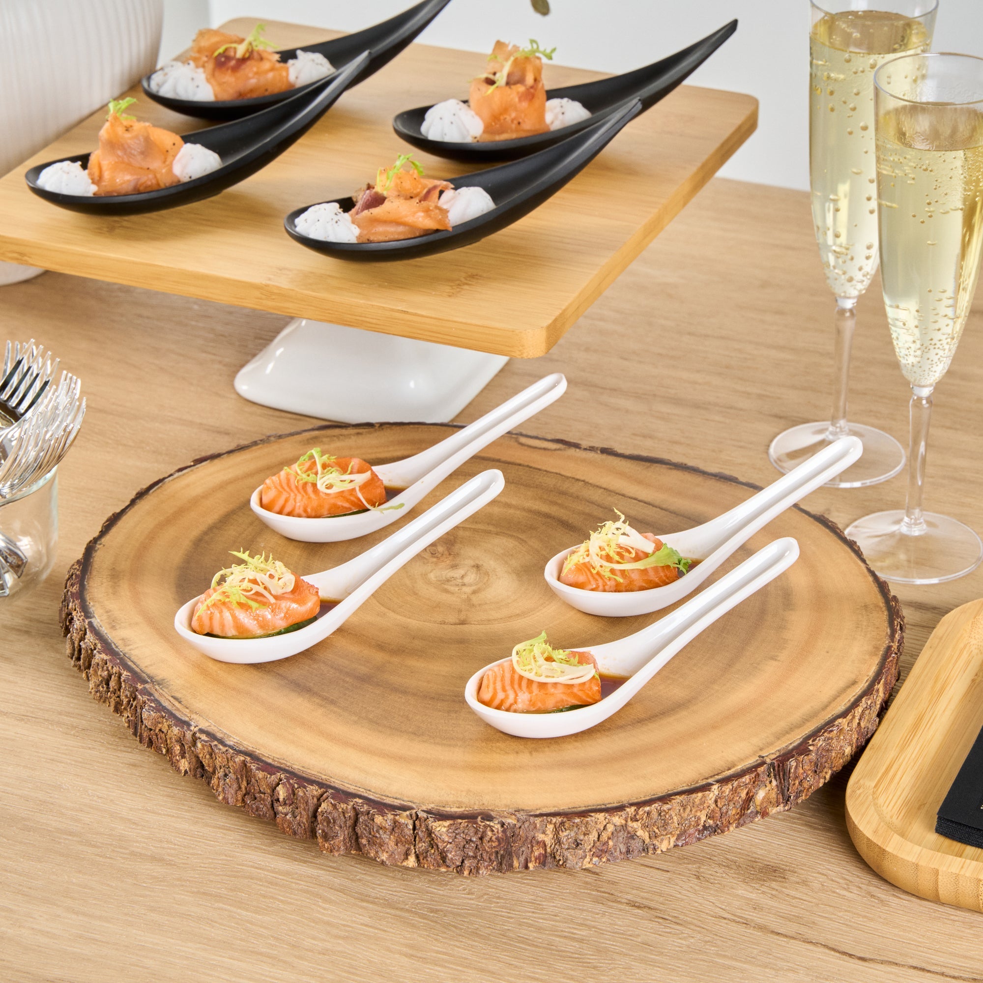 Voga White Melamine Asian Soup Spoon - 4 3/4" x 1 1/2" x 1 1/2" - 10 count box