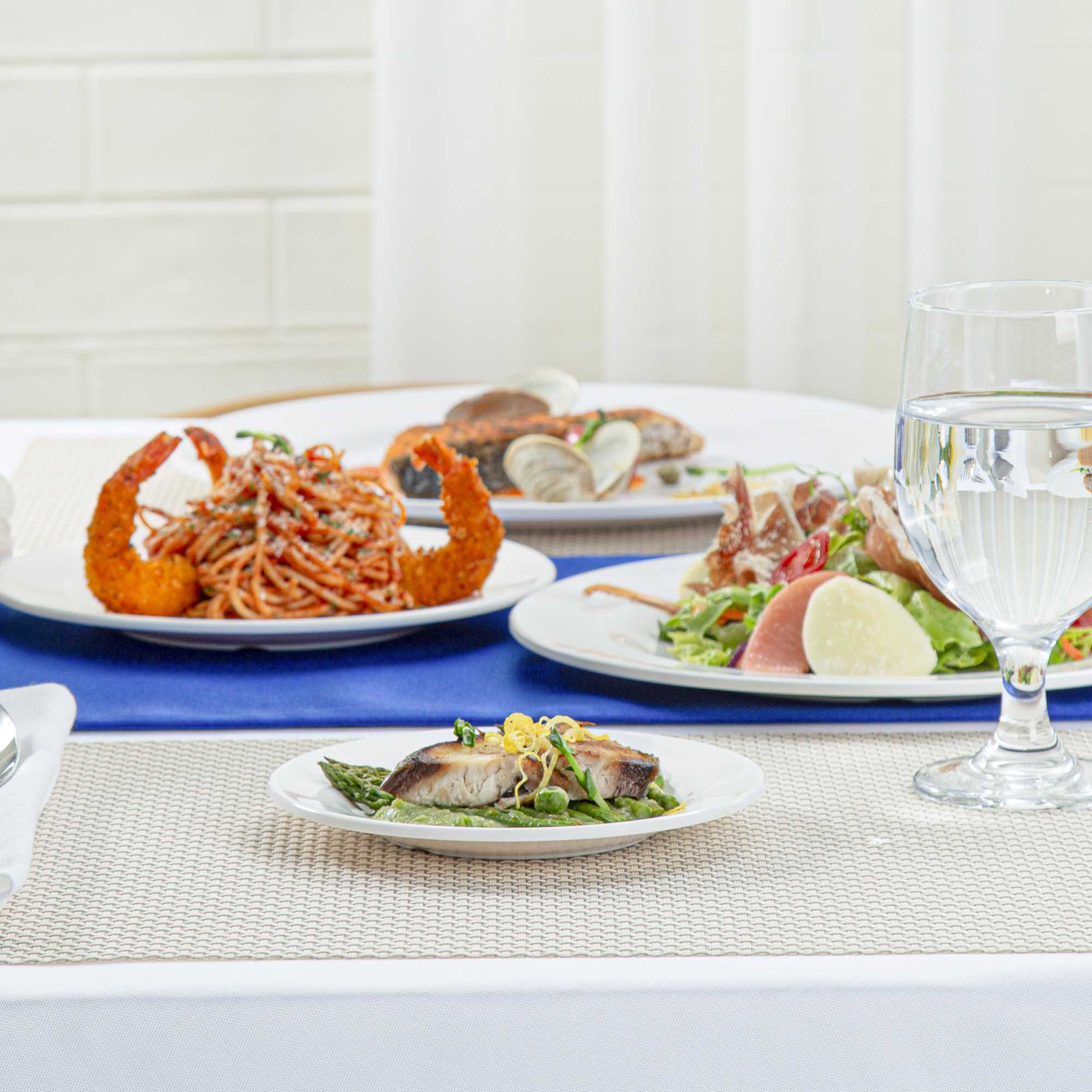 Voga Round White Melamine Small Plate - Classic, Rimmed - 6" x 6" x 1/2" - 10 count box