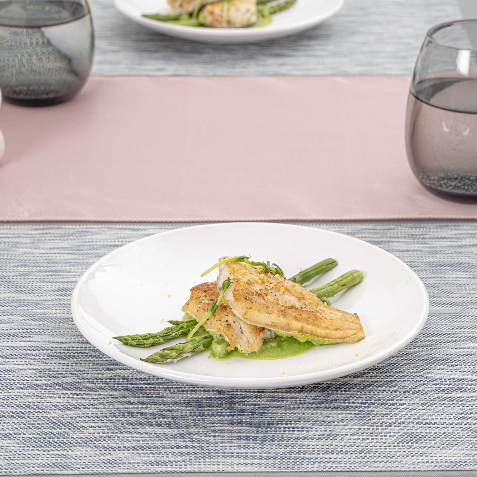 Voga Round White Melamine Medium Plate - Classic, Rimless - 8" x 8" x 1" - 10 count box