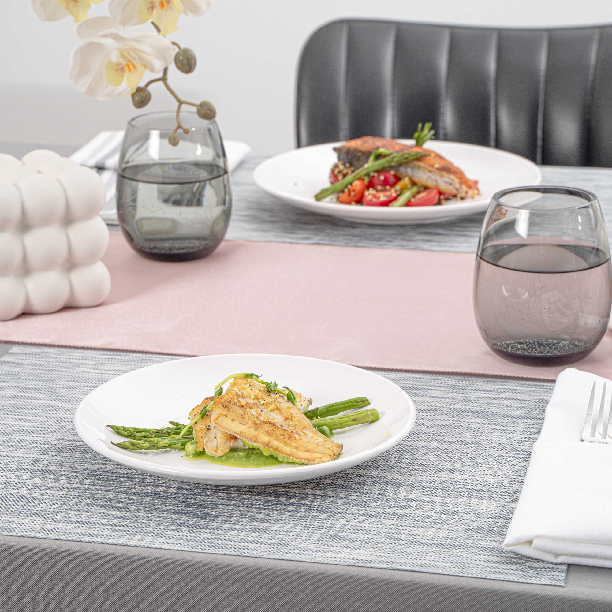 Voga Round White Melamine Medium Plate - Classic, Rimless - 8" x 8" x 1" - 10 count box