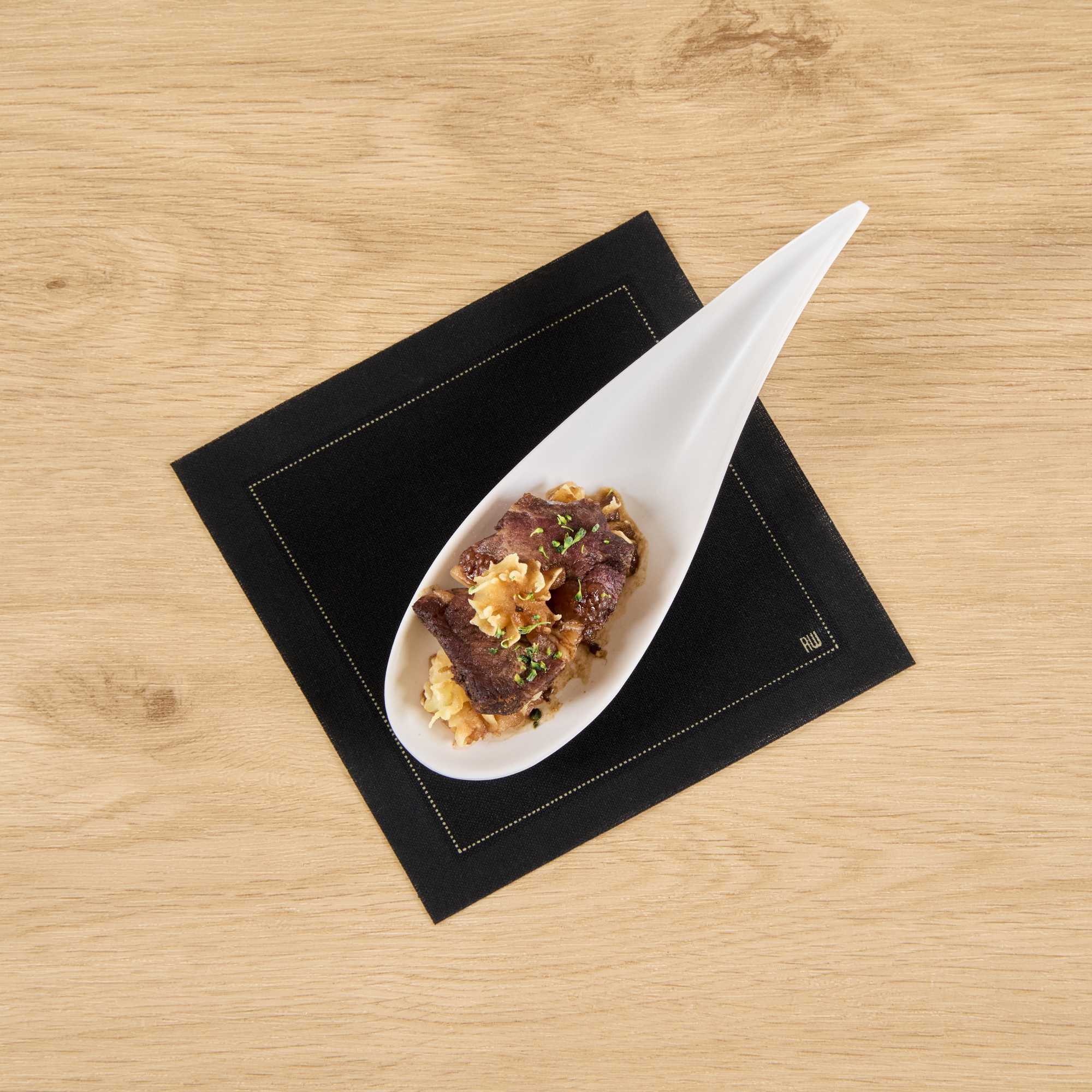 Voga Teardrop White Melamine Tasting Spoon - Japonais, Moderna - 4 1/4" x 1 3/4" x 1 3/4" - 10 count box