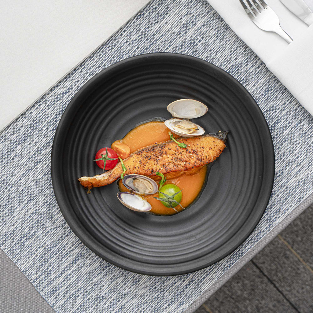 Voga Round Black Melamine Medium Plate - Japonais, Black Stone - 10" x 10" x 1 1/4" - 10 count box