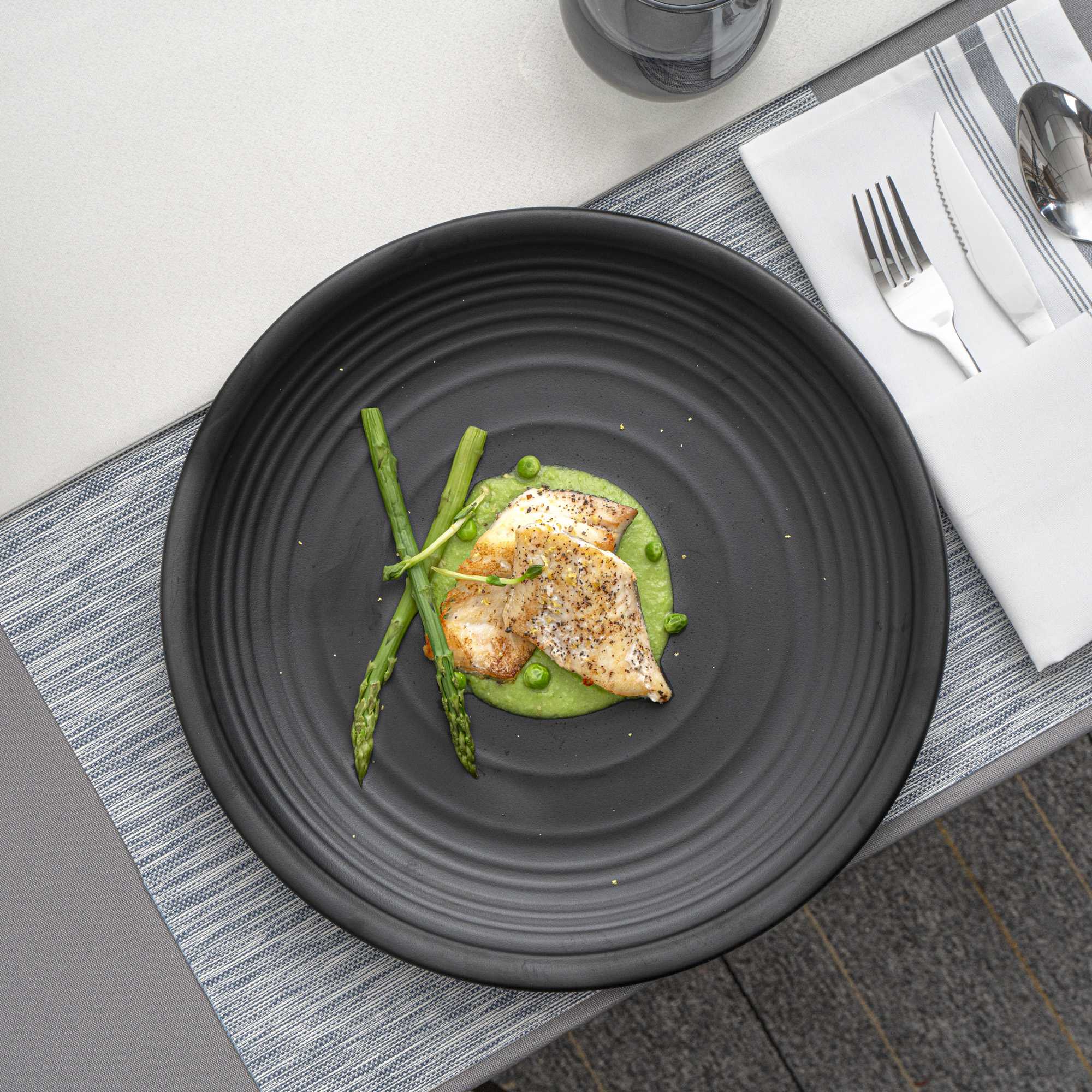 Voga Round Black Melamine Large Plate - Japonais, Black Stone - 12" x 12" x 1 1/4" - 10 count box