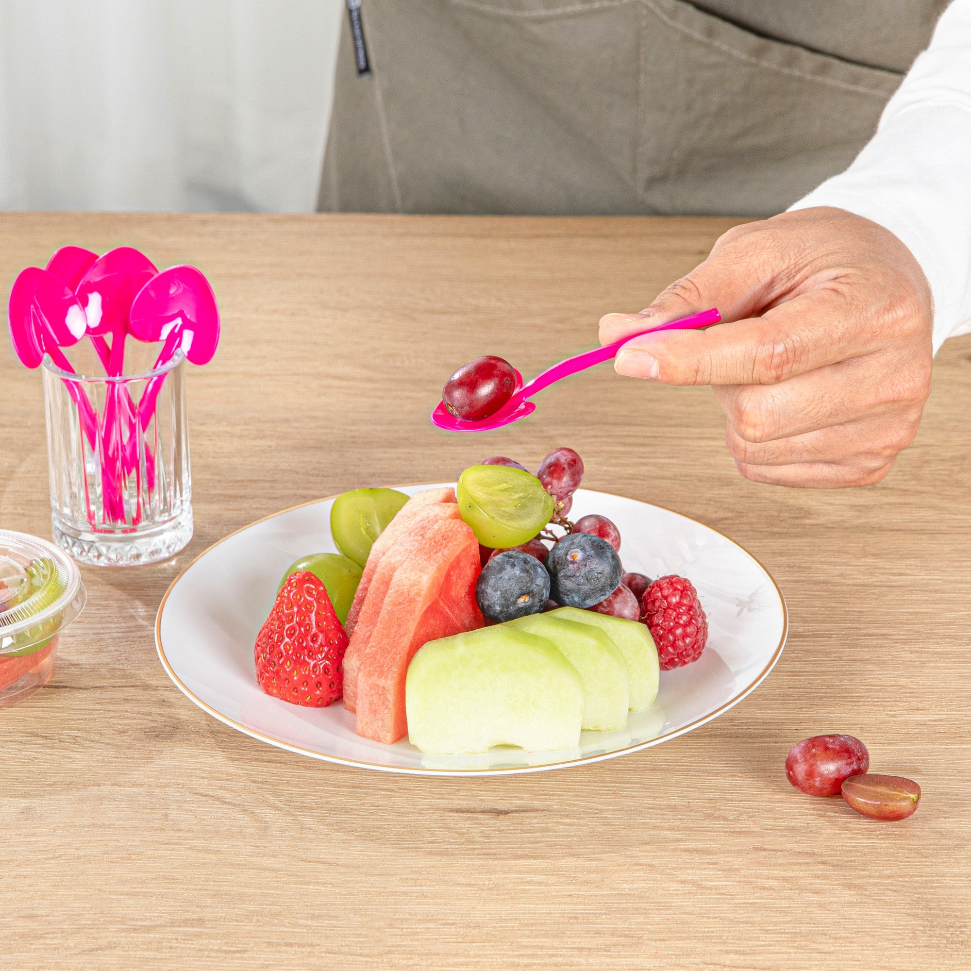 Coppetta Magenta Plastic Love Shovel Spoon - 3 1/2" x 1 1/4" - 500 count box