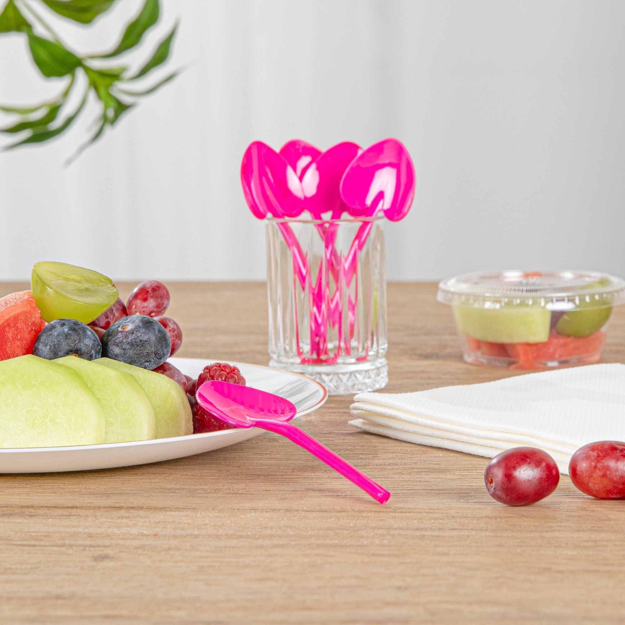 Coppetta Magenta Plastic Love Shovel Spoon - 3 1/2" x 1 1/4" - 500 count box