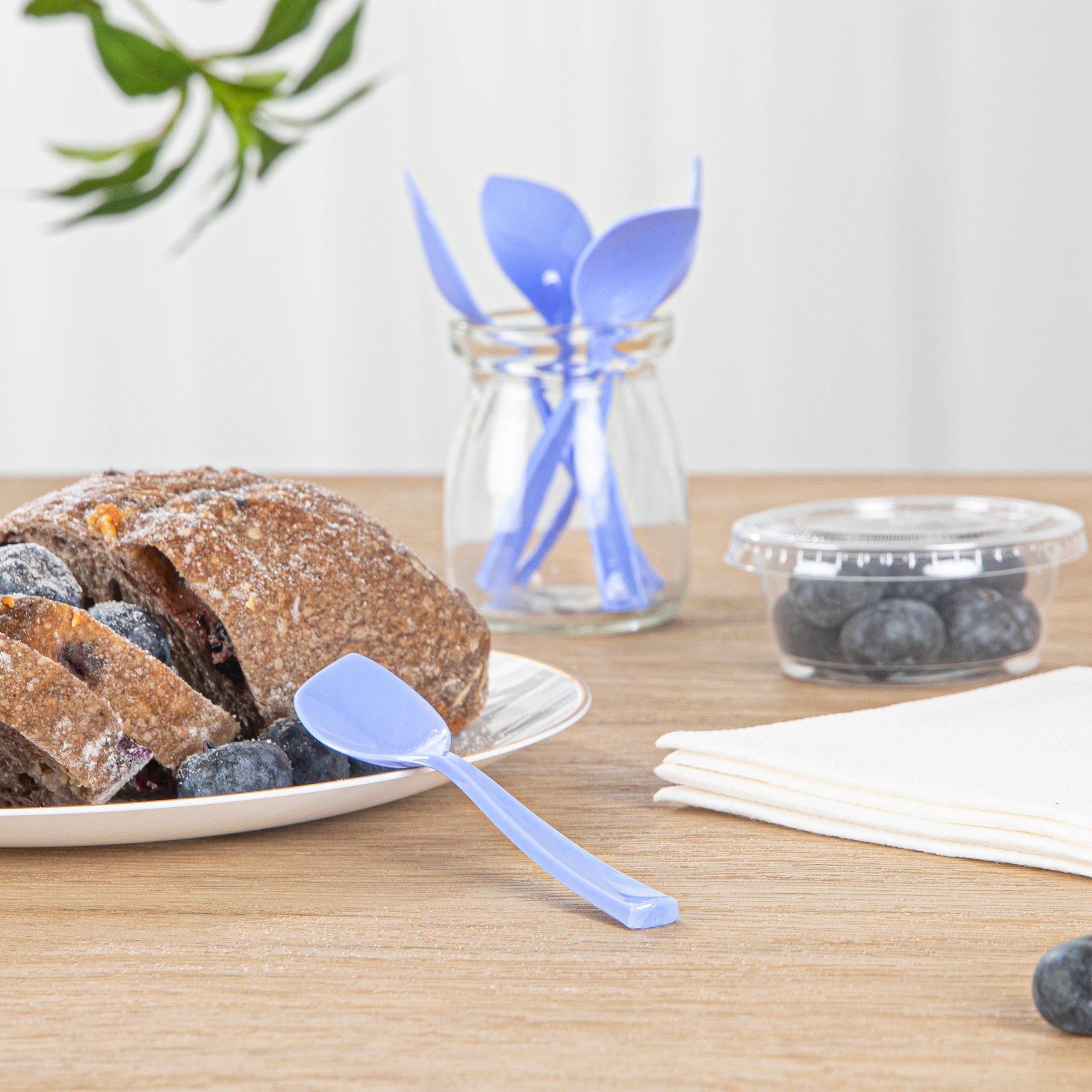 Coppetta Periwinkle Plastic Petal Spoon - 4 1/2" x 1" - 500 count box