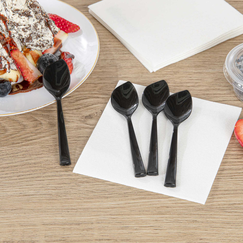 Coppetta Black Plastic Petal Spoon - 4 1/2" x 1" - 100 count box