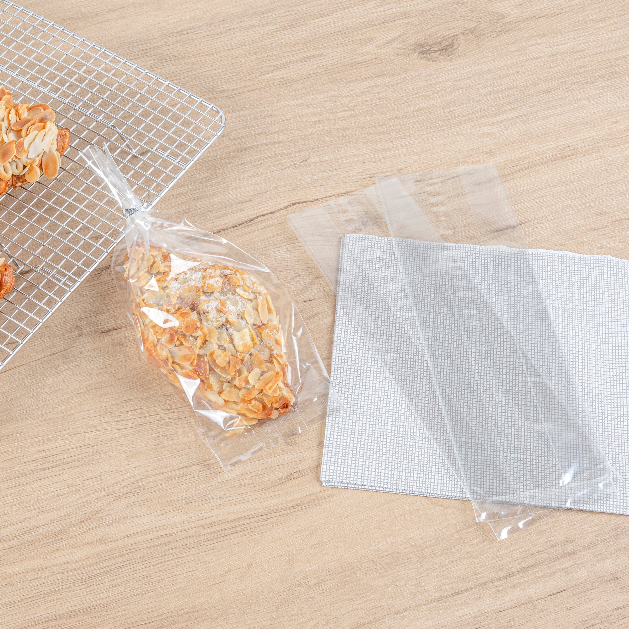 Bag Tek Clear Plastic Gusset Bag - High Clarity, Heat Sealable - 3 1/2" x 2 1/4" x 9 3/4" - 100 count box
