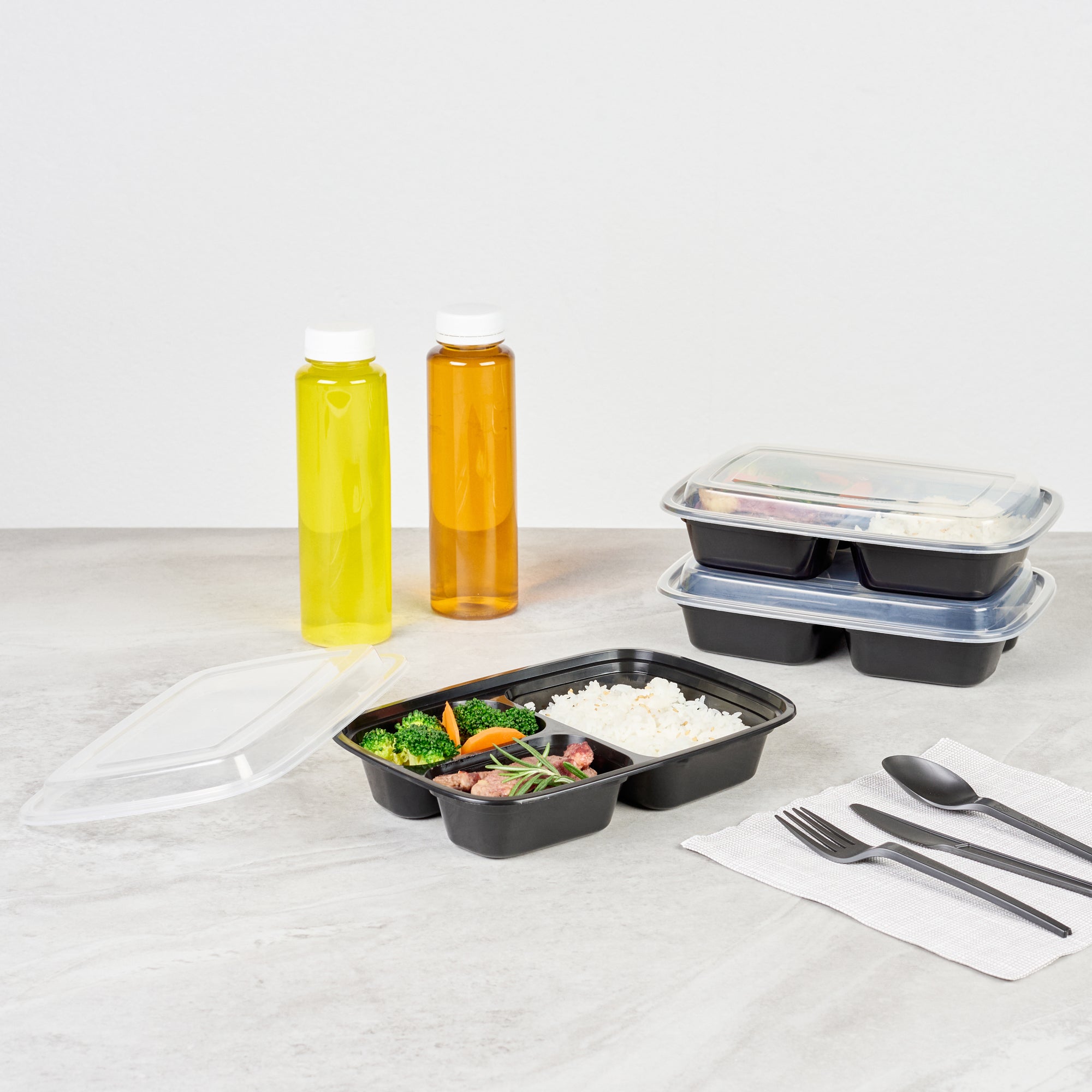 Asporto 26 oz Black Plastic 3 Compartment Food Container - with Clear Lid, Microwavable - 8 3/4" x 6" x 1 3/4" - 100 count box