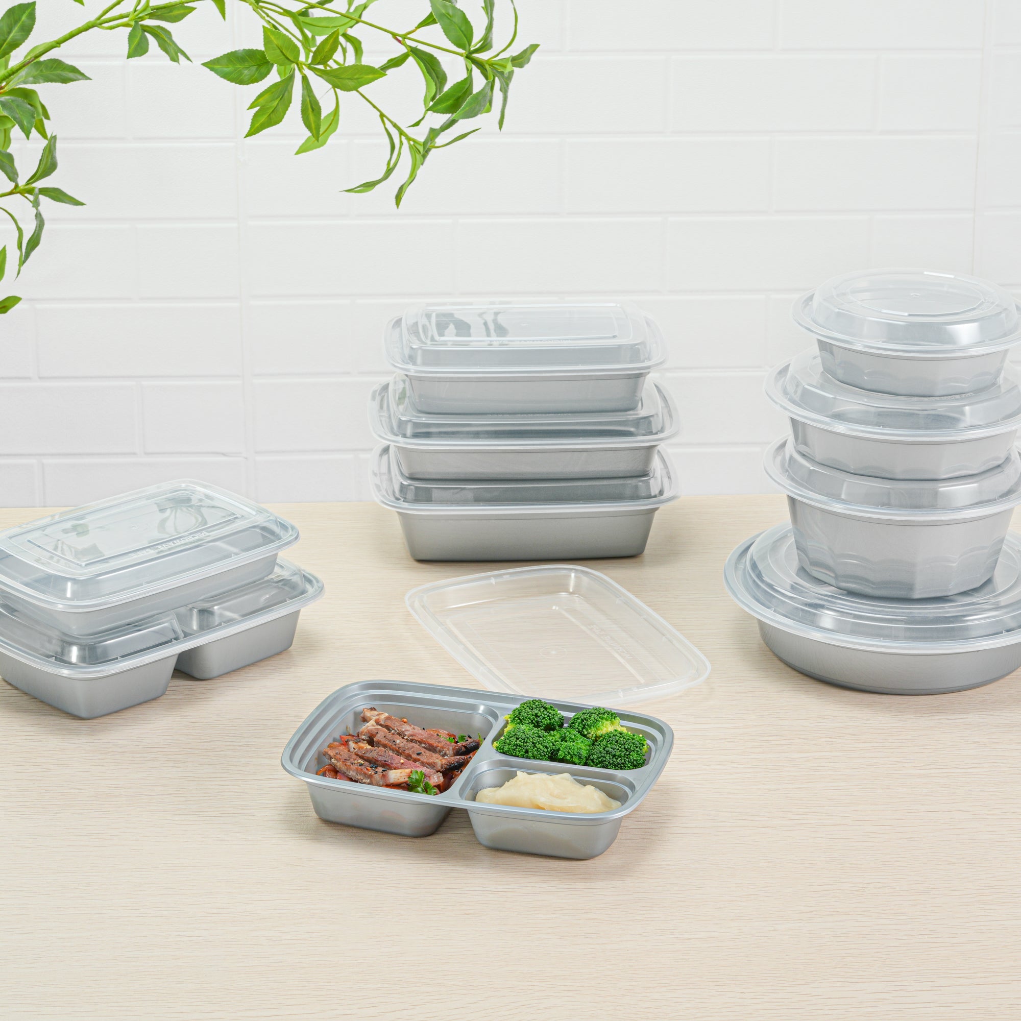 Asporto 26 oz Silver Plastic 3 Compartment Food Container - with Clear Lid, Microwavable - 8 3/4" x 6" x 1 3/4" - 100 count box