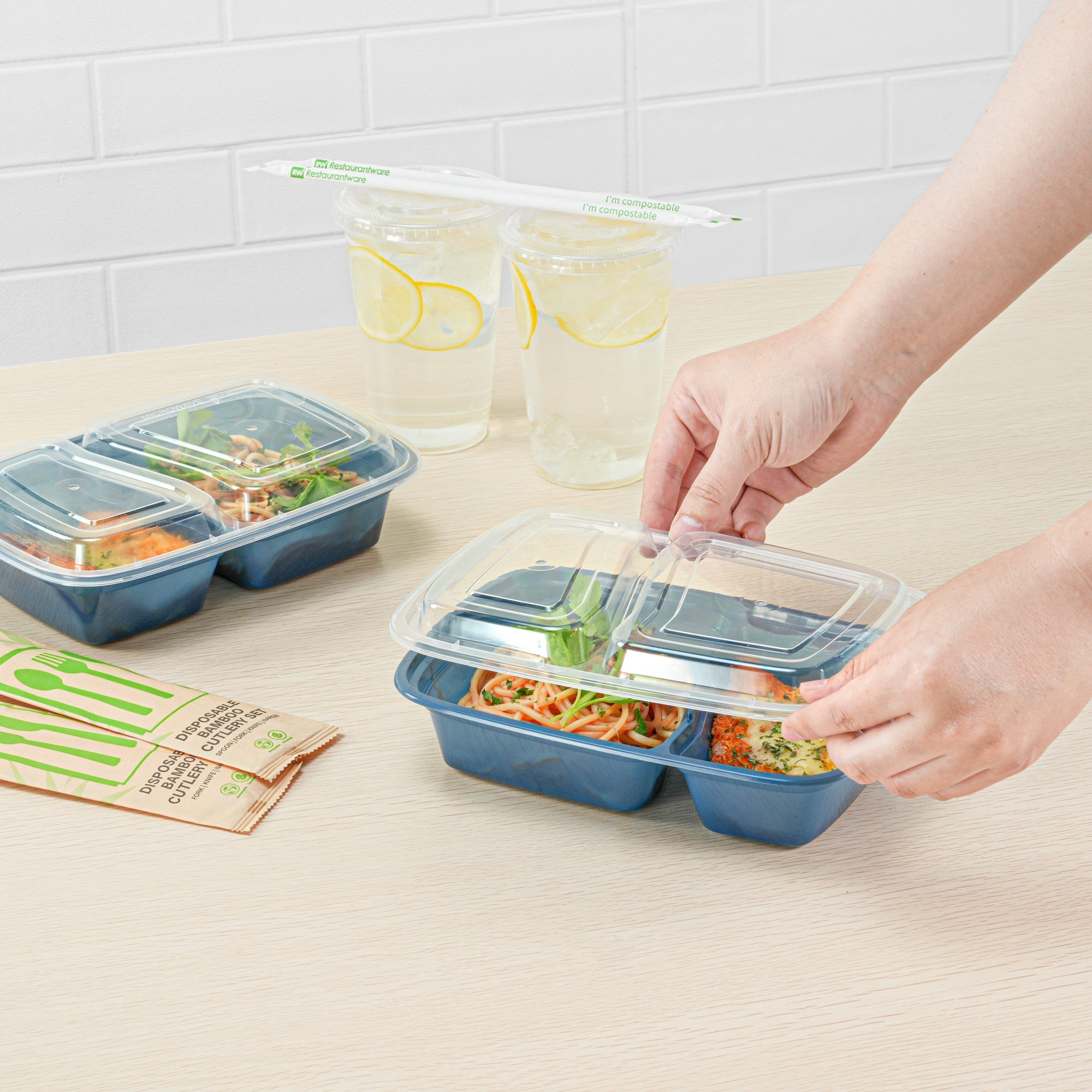 Asporto 32 oz Midnight Blue Plastic 2 Compartment Food Container - with Clear Lid, Microwavable - 8 3/4" x 6" x 2" - 100 count box