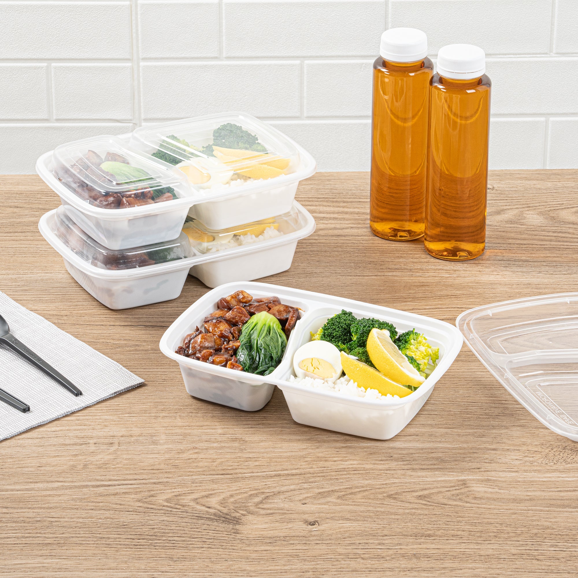 Asporto 32 oz White Plastic 2 Compartment Food Container - with Clear Lid, Microwavable - 8 3/4" x 6" x 2" - 100 count box