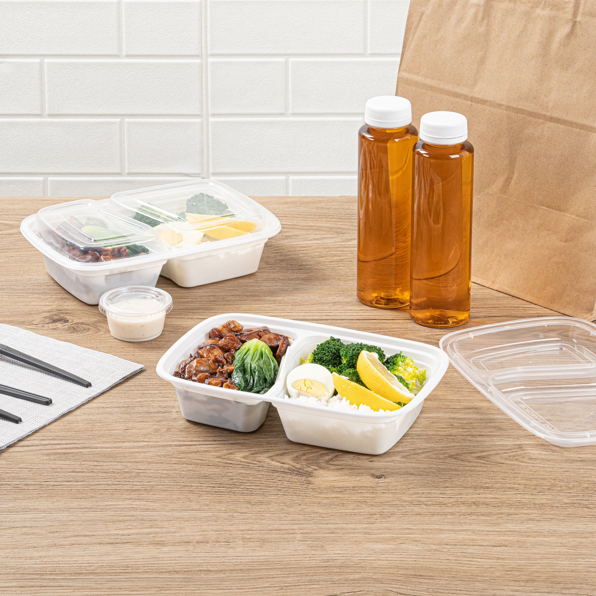 Asporto 32 oz White Plastic 2 Compartment Food Container - with Clear Lid, Microwavable - 8 3/4" x 6" x 2" - 100 count box