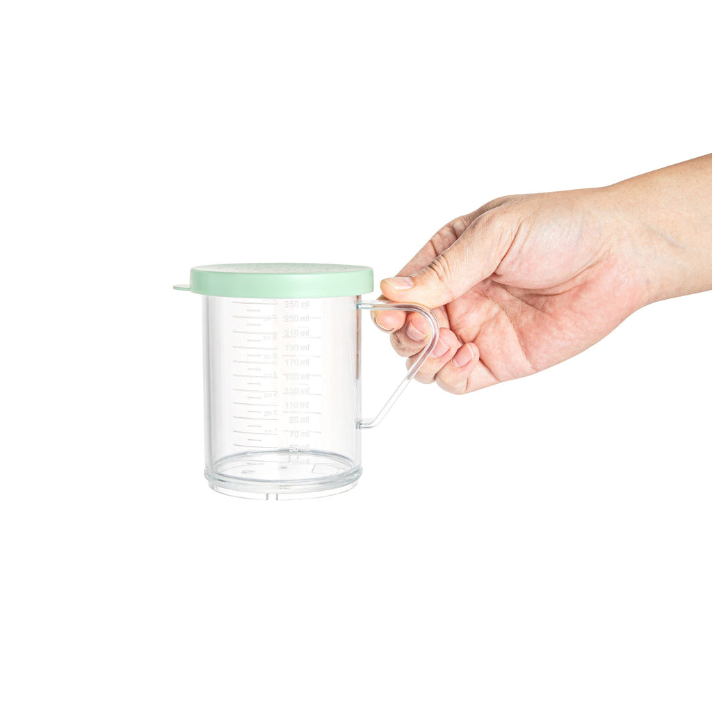 Chef 101 10 oz Clear Polycarbonate Dredge Spice Shaker - with Green Extra Fine Lid - 4 3/4" x 3 1/4" x 4" - 1 count box