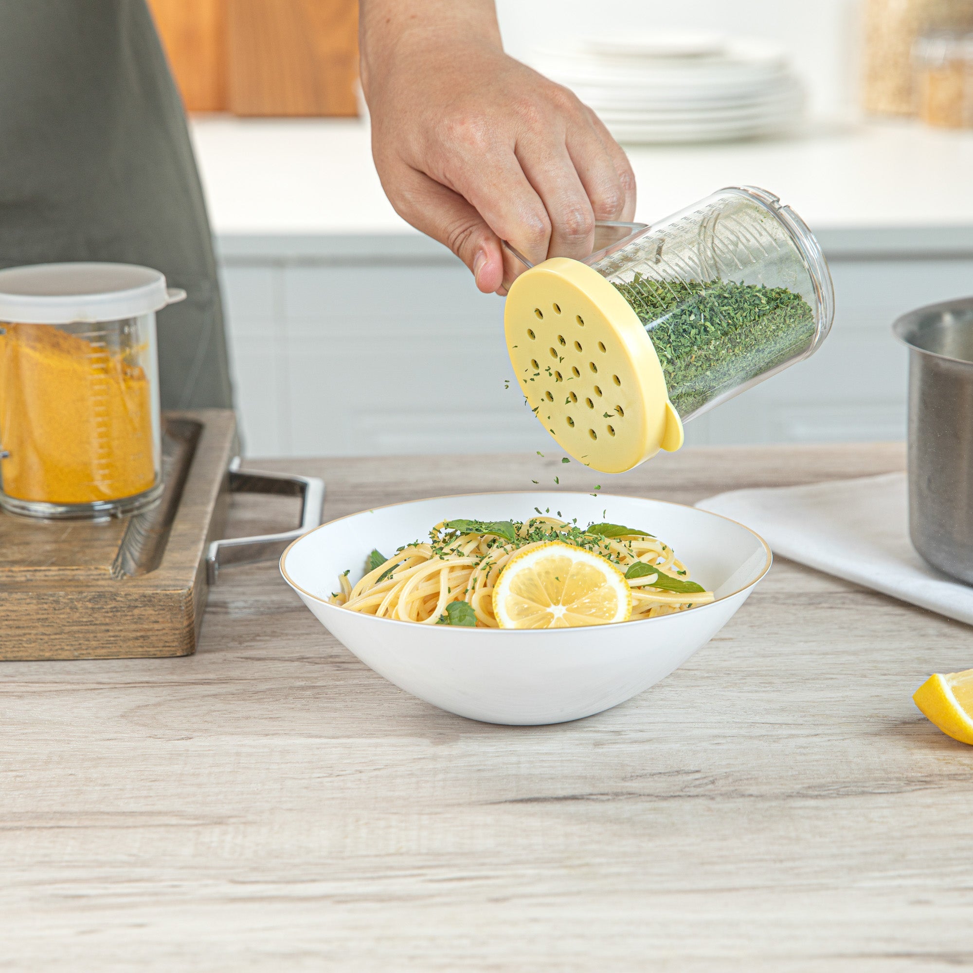 Chef 101 10 oz Clear Polycarbonate Dredge Spice Shaker - with Yellow Coarse Lid - 4 3/4" x 3 1/4" x 4" - 1 count box