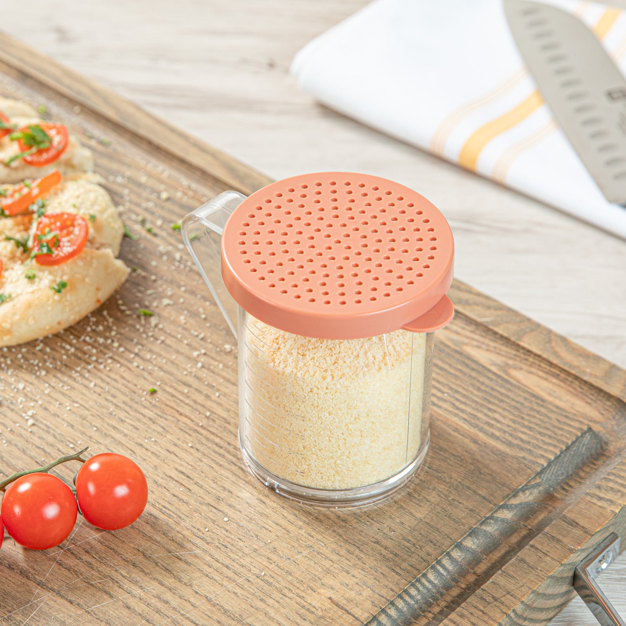 Chef 101 10 oz Clear Polycarbonate Dredge Spice Shaker - with Rose Medium Lid - 4 3/4" x 3 1/4" x 4" - 1 count box