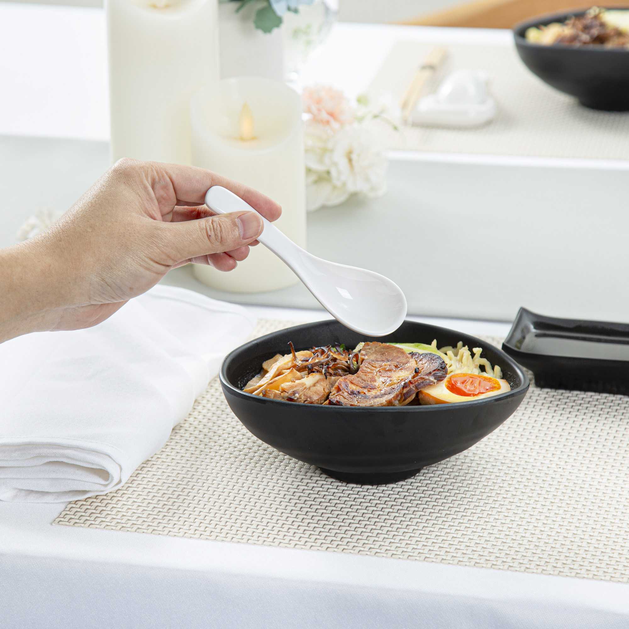 Voga 1 oz White Melamine Chinese Soup Spoon - Classic - 5" x 1 1/2" x 1" - 10 count box