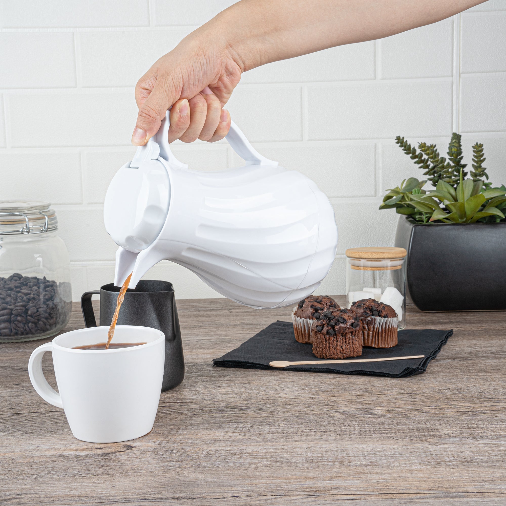 Restpresso 20 oz White Thermal Coffee Carafe / Server - 6 1/2" x 5" x 8" - 1 count box