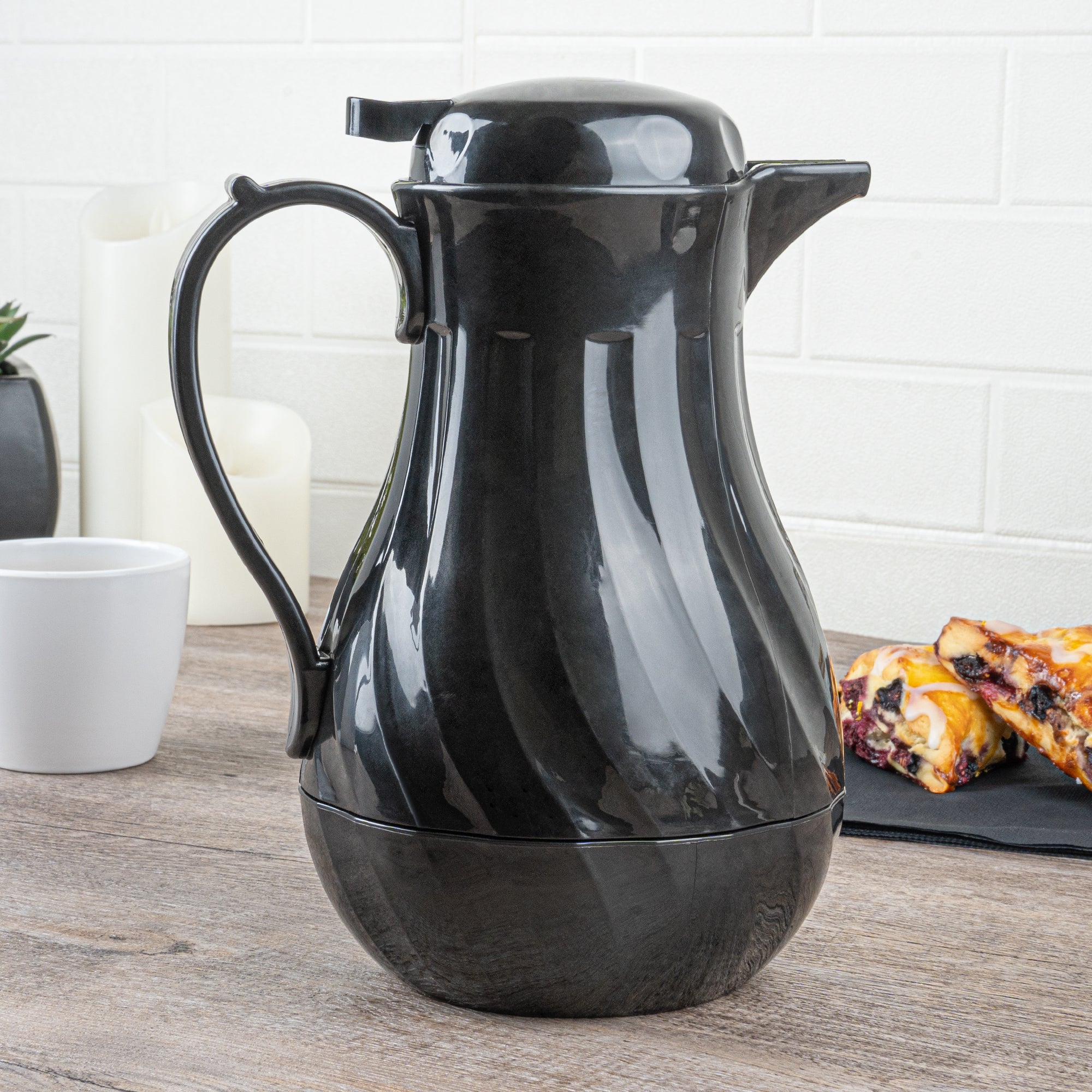 Restpresso 42 oz Black Thermal Coffee Carafe / Server - 8" x 6" x 10" - 1 count box