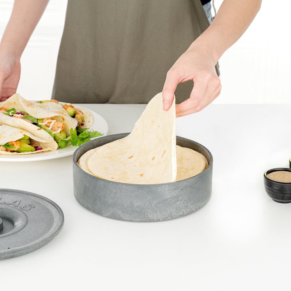 Chef 101 Round Gray Plastic Tortilla Warmer / Server - 8 1/2" x 8 1/2" x 2 1/4" - 1 count box