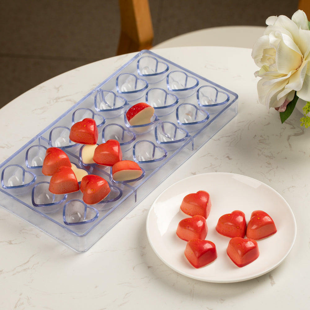 Pastry Tek Polycarbonate Solid Heart Candy / Chocolate Mold - 21-Compartment - 10 count box