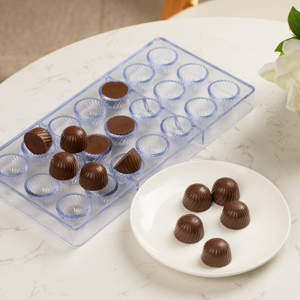 Pastry Tek Polycarbonate Swirled Dome Candy / Chocolate Mold - 21-Compartment - 10 count box