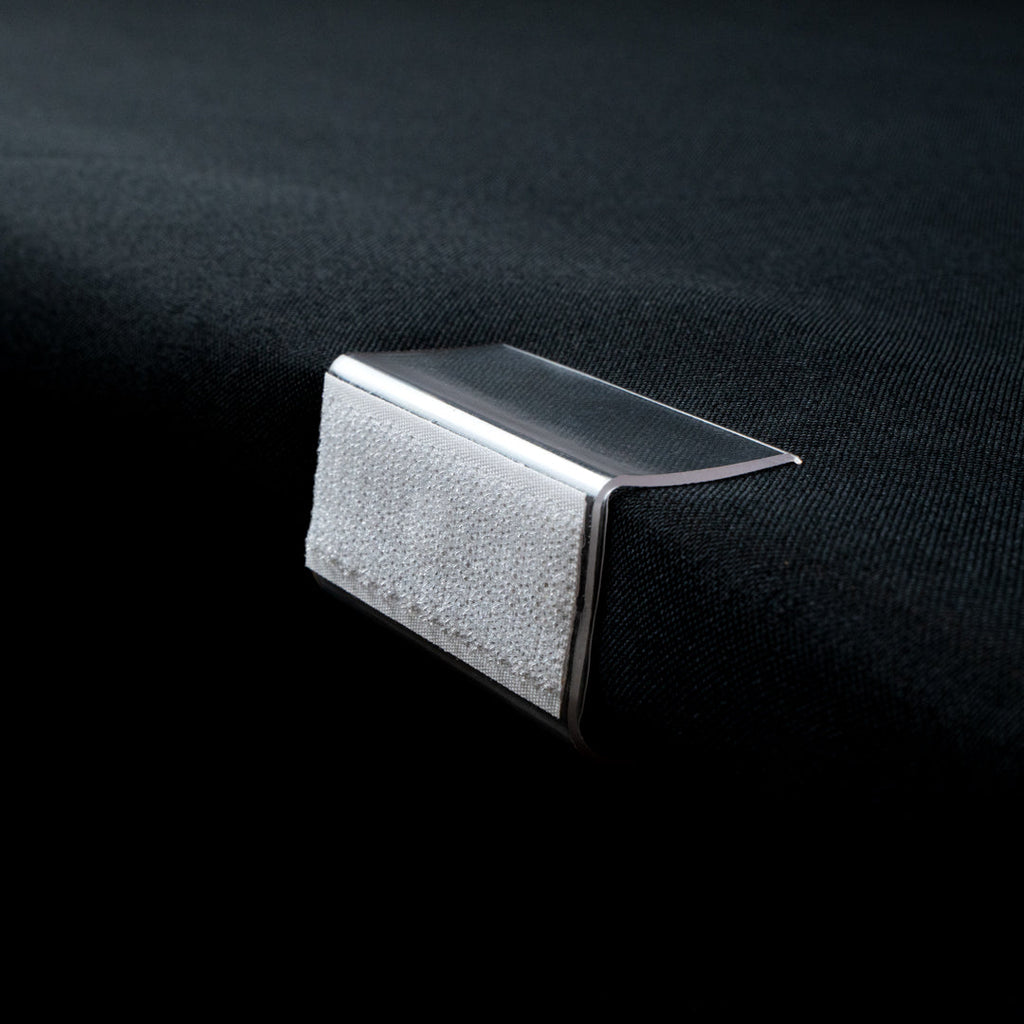 Table Tek Rectangle Clear Plastic Table Cover / Tablecloth Clip - for 3/4" to 1" Thick Tables - 2 1/2" x 1" x 1" - 100 count box