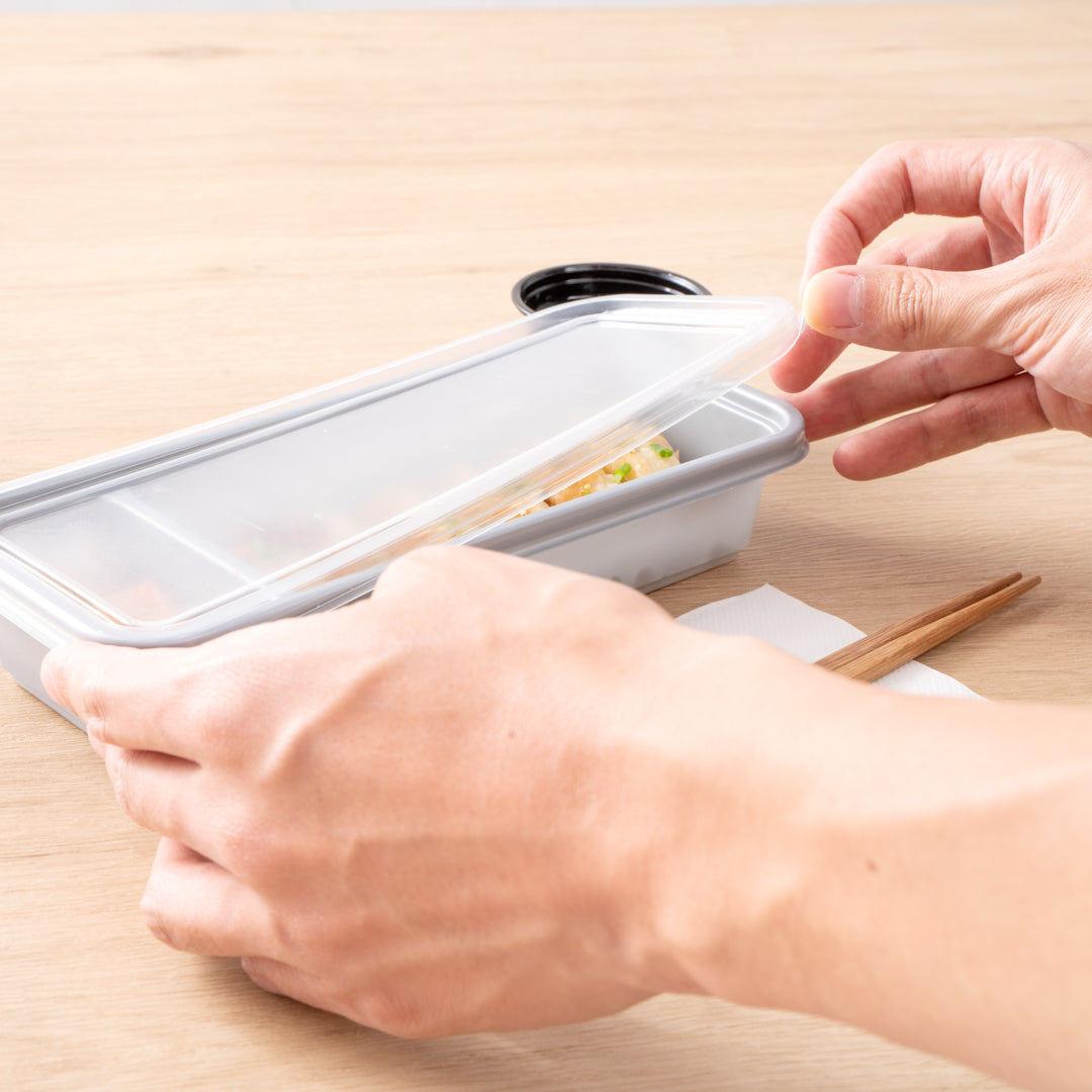 Futura 20 oz Silver Plastic 2-Compartment Catering Container - with Clear Lid, Microwavable - 8 3/4" x 3 3/4" x 1 3/4" - 100 count box