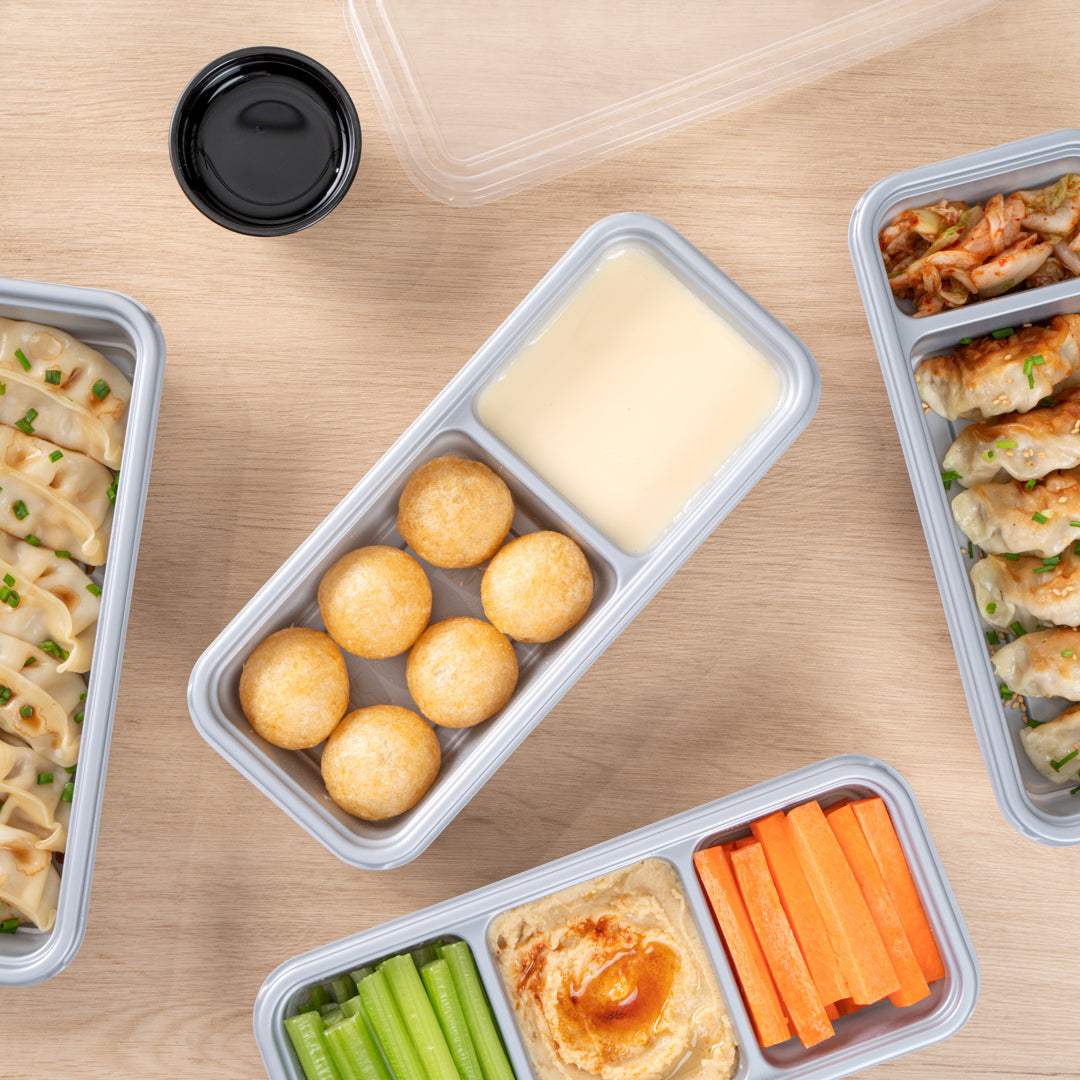 Futura 20 oz Silver Plastic Wide 2-Compartment Catering Container - with Clear Lid, Microwavable - 8 3/4" x 3 3/4" x 1 3/4" - 100 count box