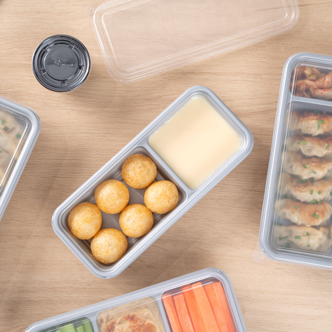 Futura 20 oz Silver Plastic Wide 2-Compartment Catering Container - with Clear Lid, Microwavable - 8 3/4" x 3 3/4" x 1 3/4" - 100 count box