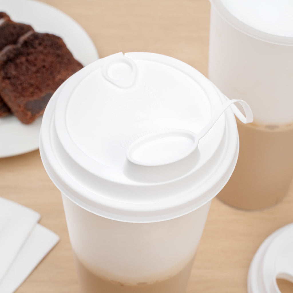 Bev Tek White Plastic 2-in-1 Straw or Sippy Cup Lid - with Two Plugs, Fits 12, 16 and 24 oz - 25 count box
