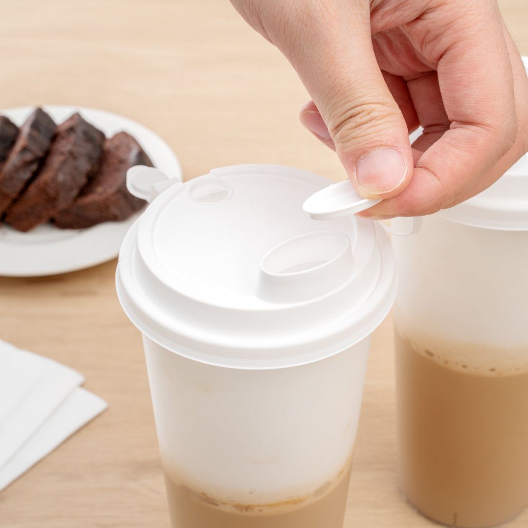Bev Tek White Plastic 2-in-1 Straw or Sippy Cup Lid - with Two Plugs, Fits 12, 16 and 24 oz - 25 count box