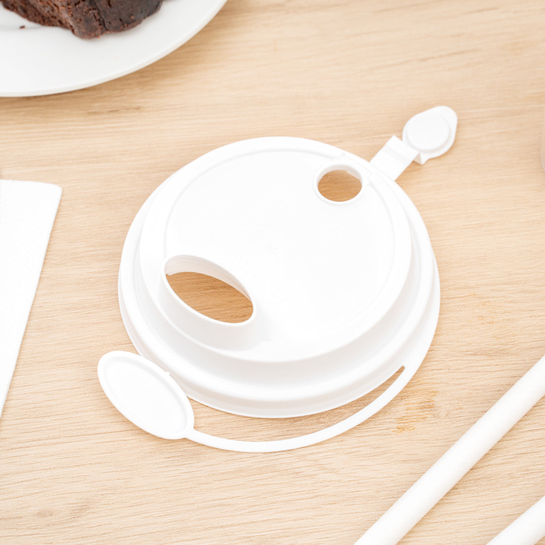 Bev Tek White Plastic 2-in-1 Straw or Sippy Cup Lid - with Two Plugs, Fits 12, 16 and 24 oz - 25 count box
