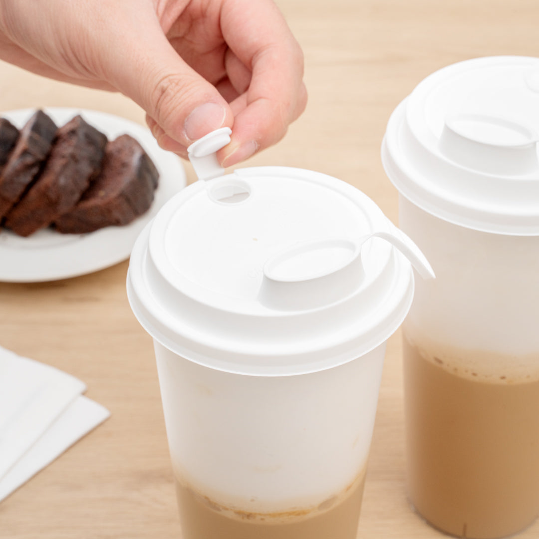 Bev Tek White Plastic 2-in-1 Straw or Sippy Cup Lid - with Two Plugs, Fits 12, 16 and 24 oz - 500 count box