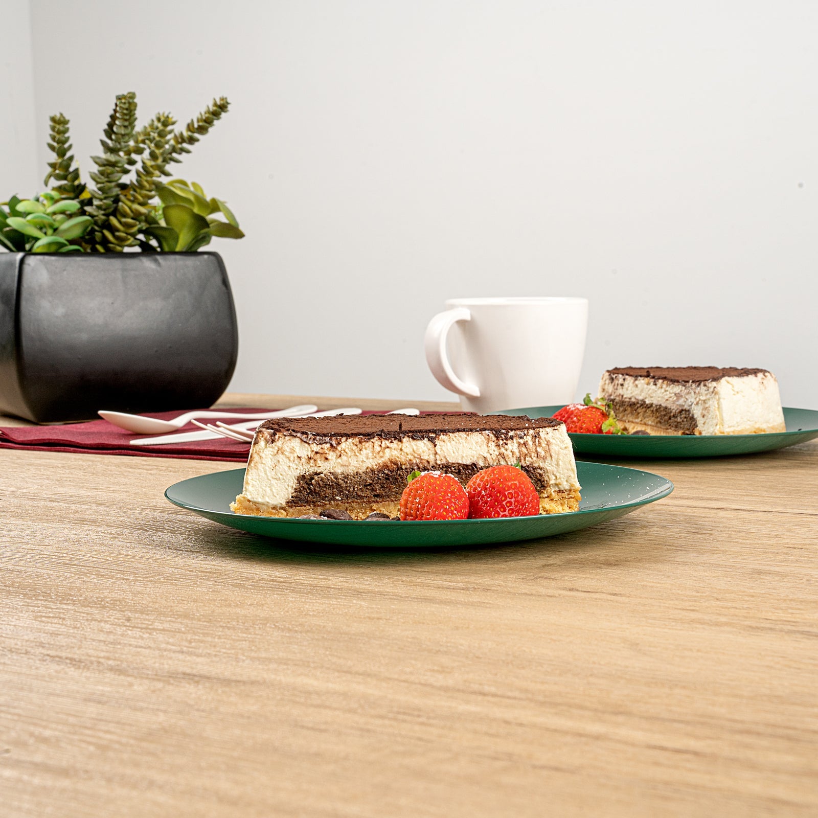Moderna Round Forest Green Plastic Plate - 7 1/2" x 7 1/2" x 1/2" - 40 count box